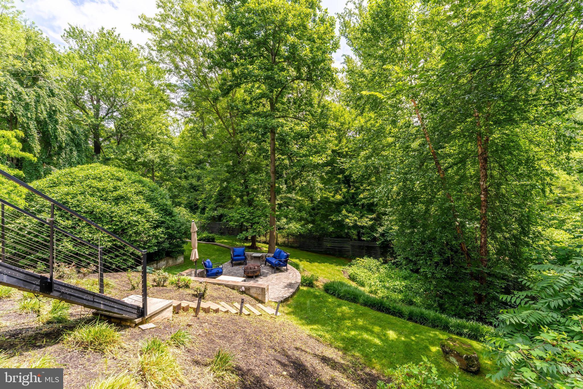 HILLSIDE MANOR - Residential