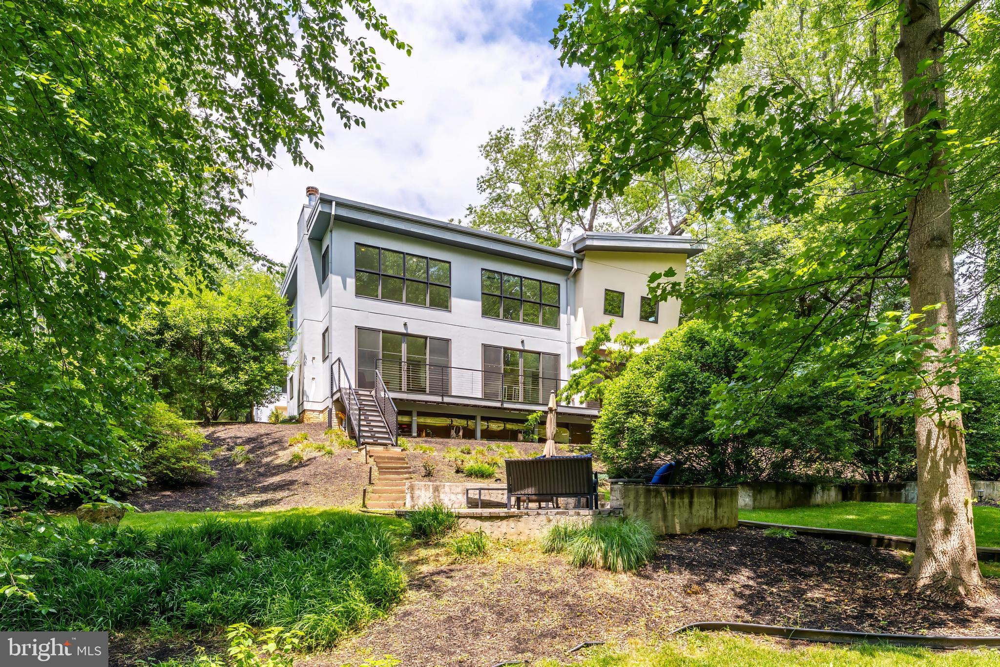 HILLSIDE MANOR - Residential