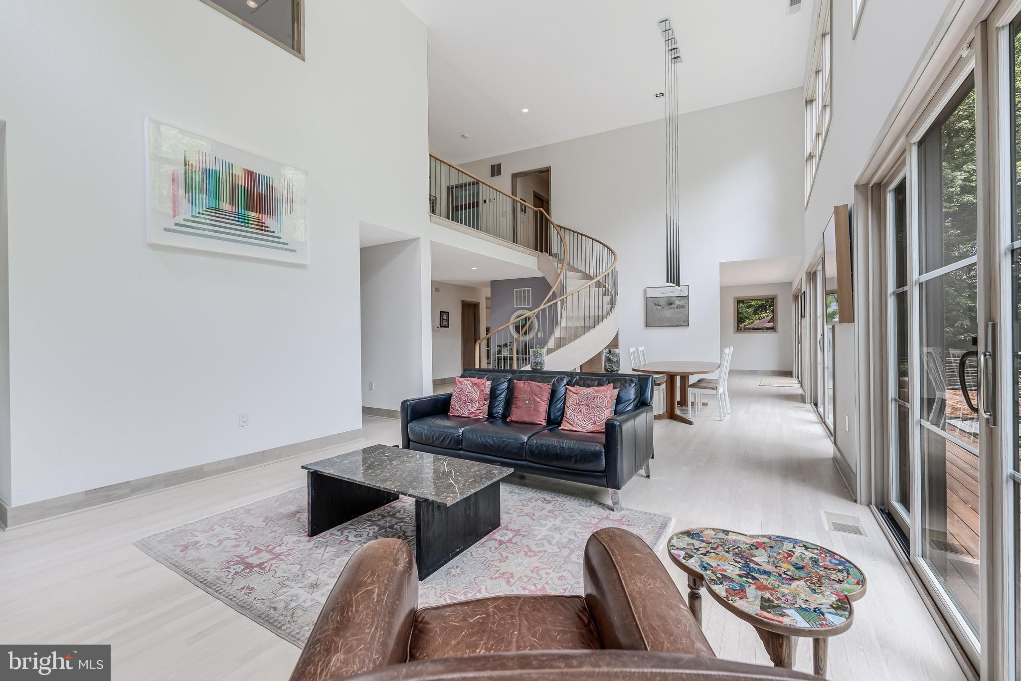 HILLSIDE MANOR - Residential