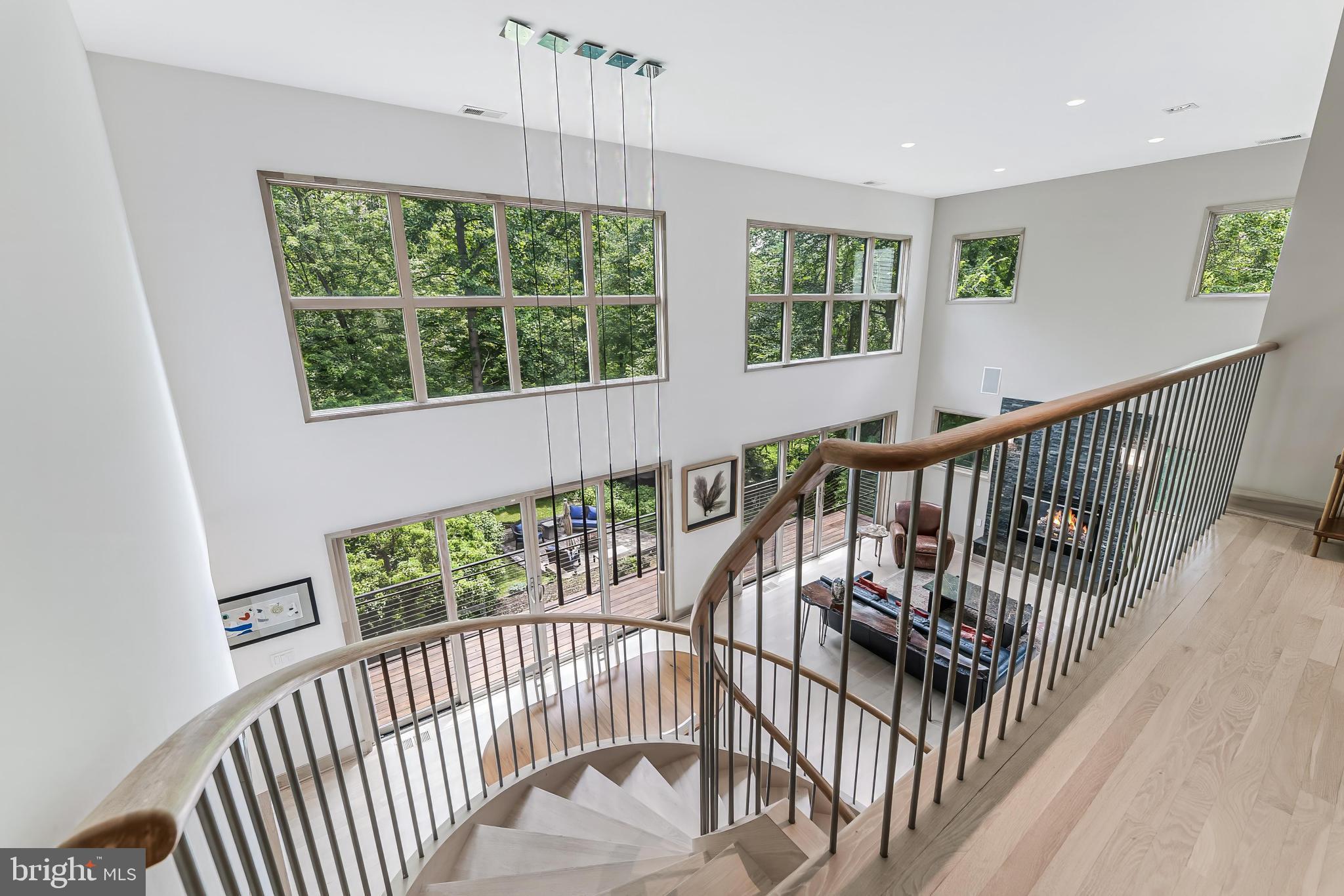 HILLSIDE MANOR - Residential