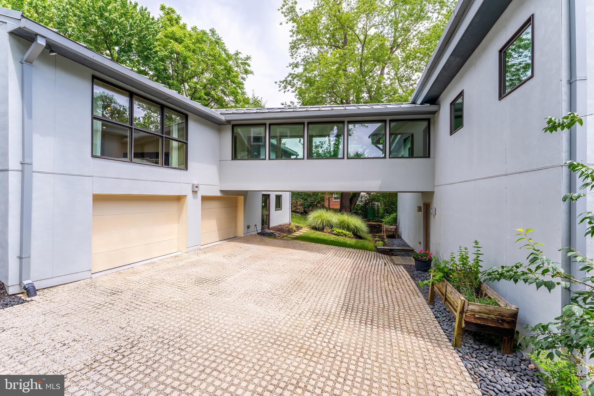 HILLSIDE MANOR - Residential
