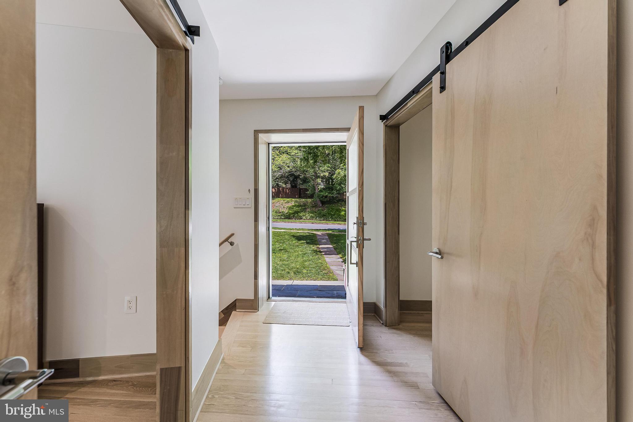 HILLSIDE MANOR - Residential