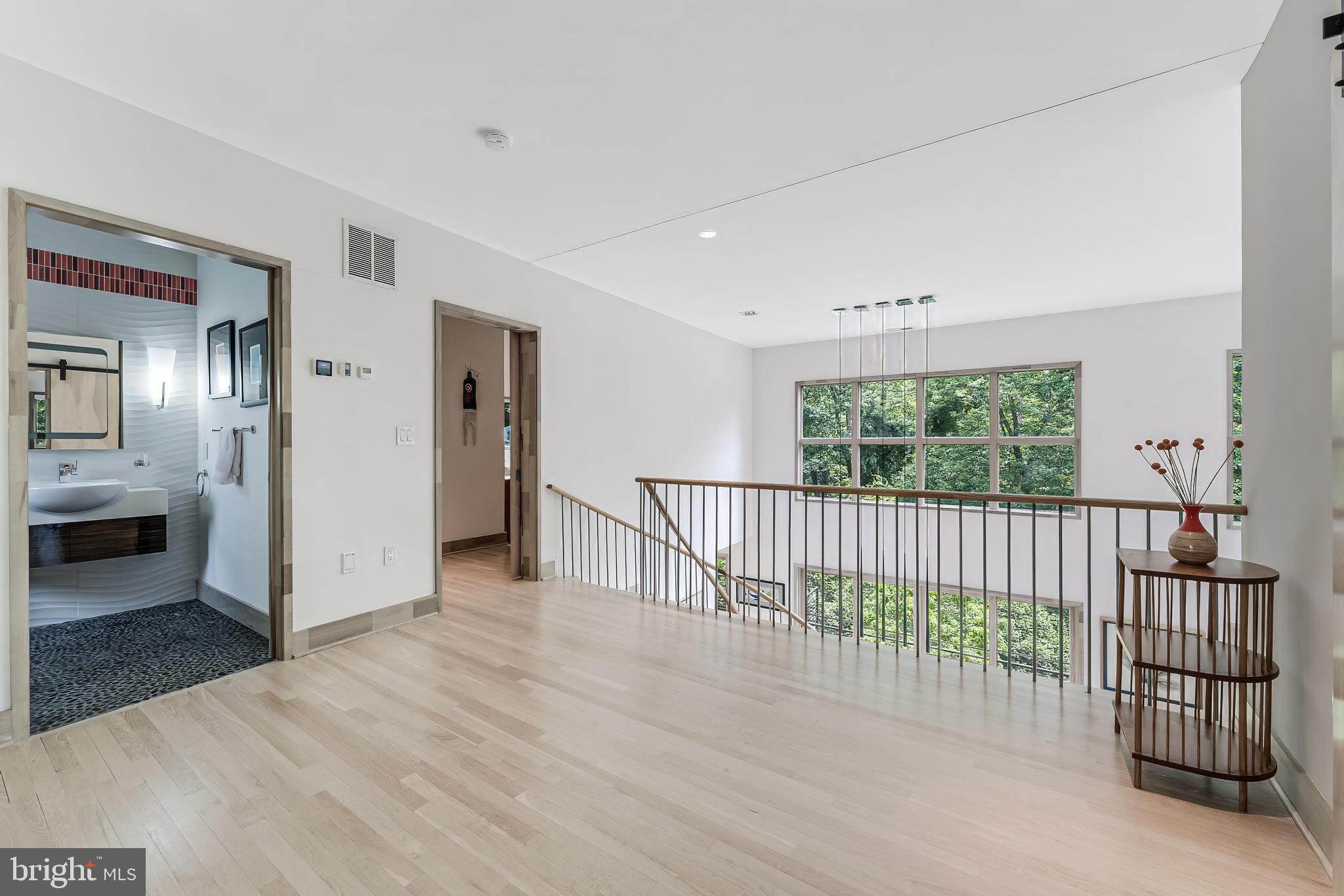 HILLSIDE MANOR - Residential
