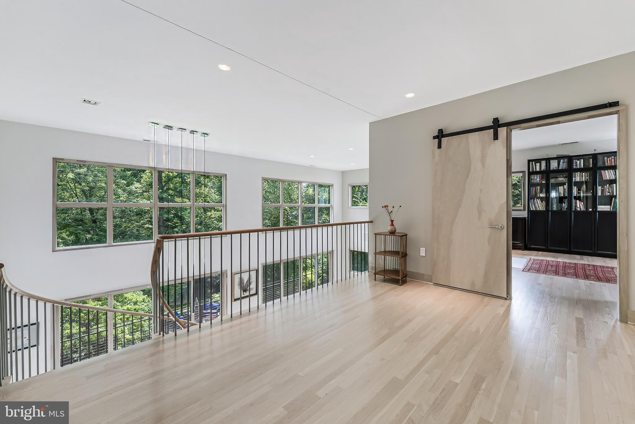 HILLSIDE MANOR - Residential