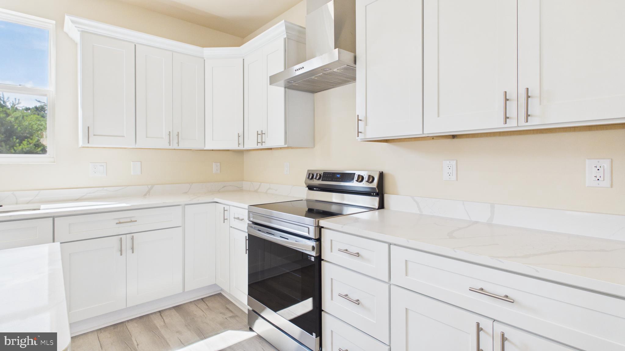 EDINBURG SQUARE - Residential