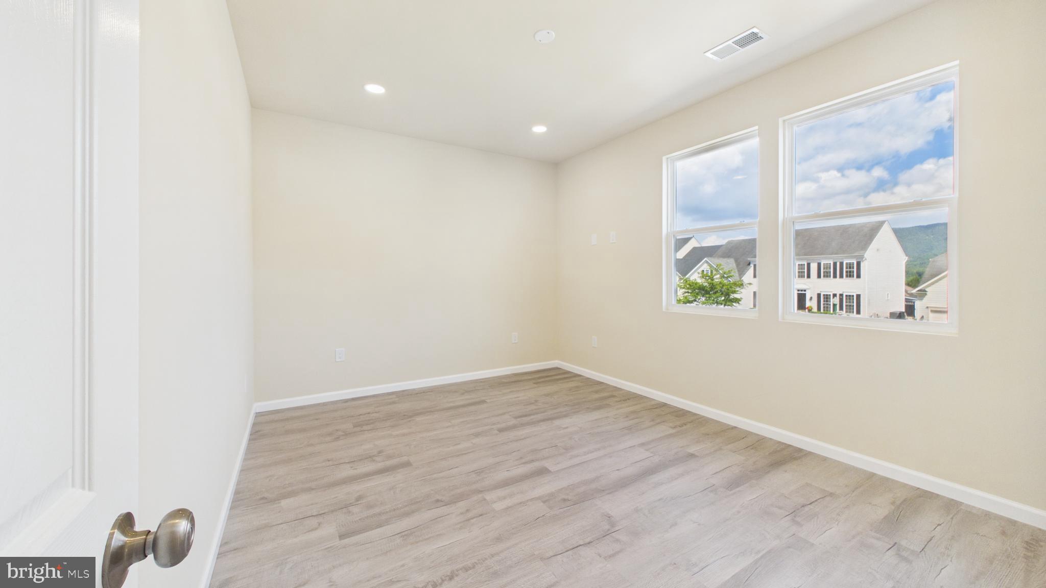 EDINBURG SQUARE - Residential