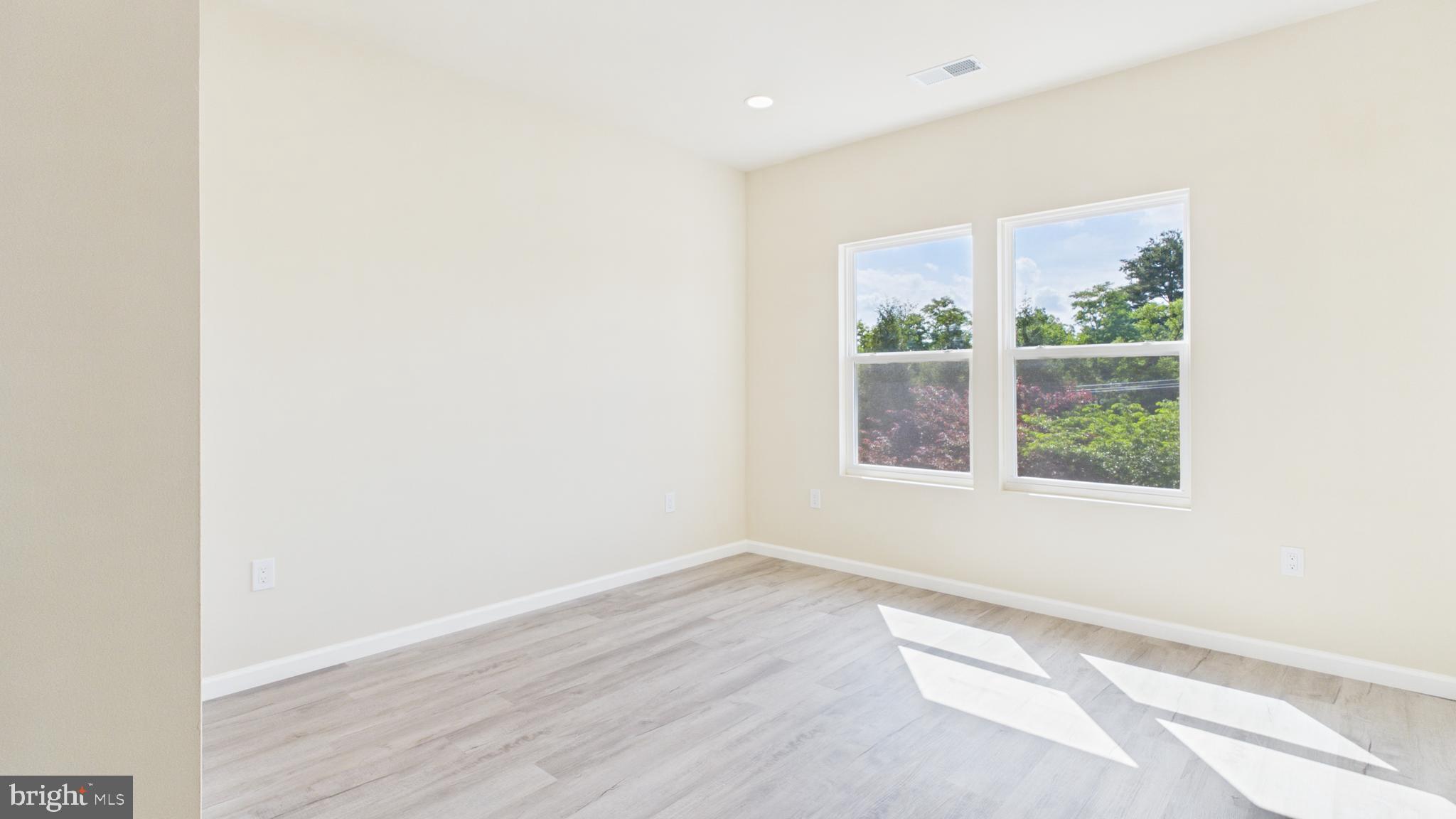 EDINBURG SQUARE - Residential