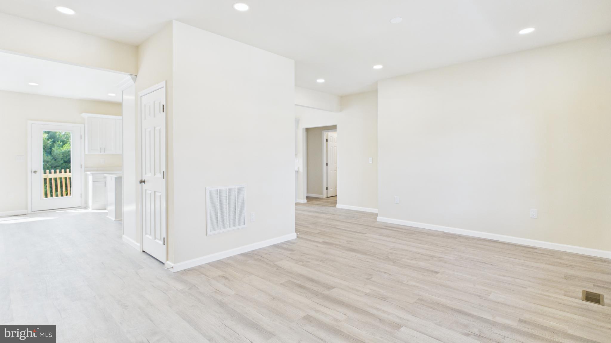 EDINBURG SQUARE - Residential