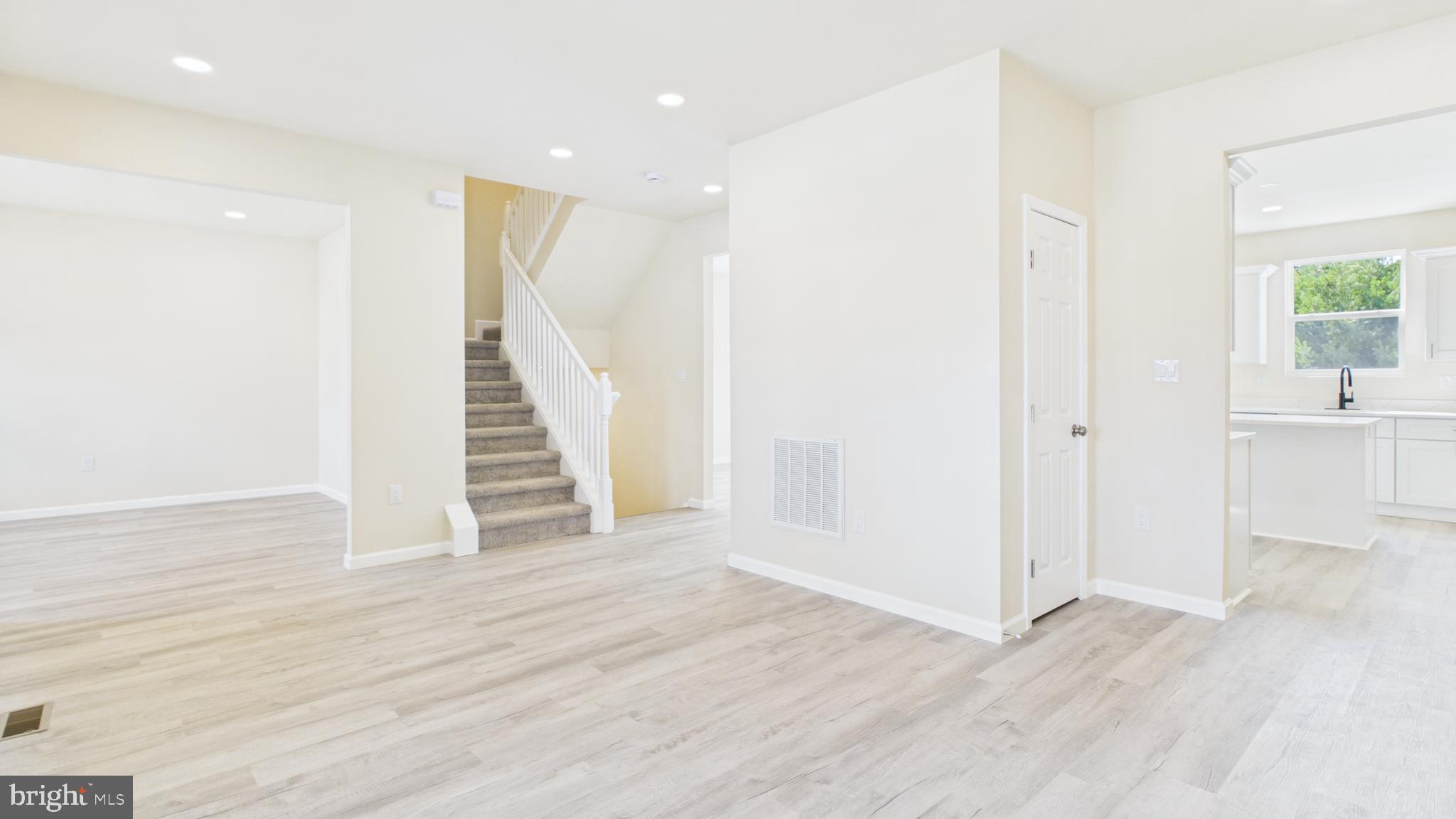 EDINBURG SQUARE - Residential
