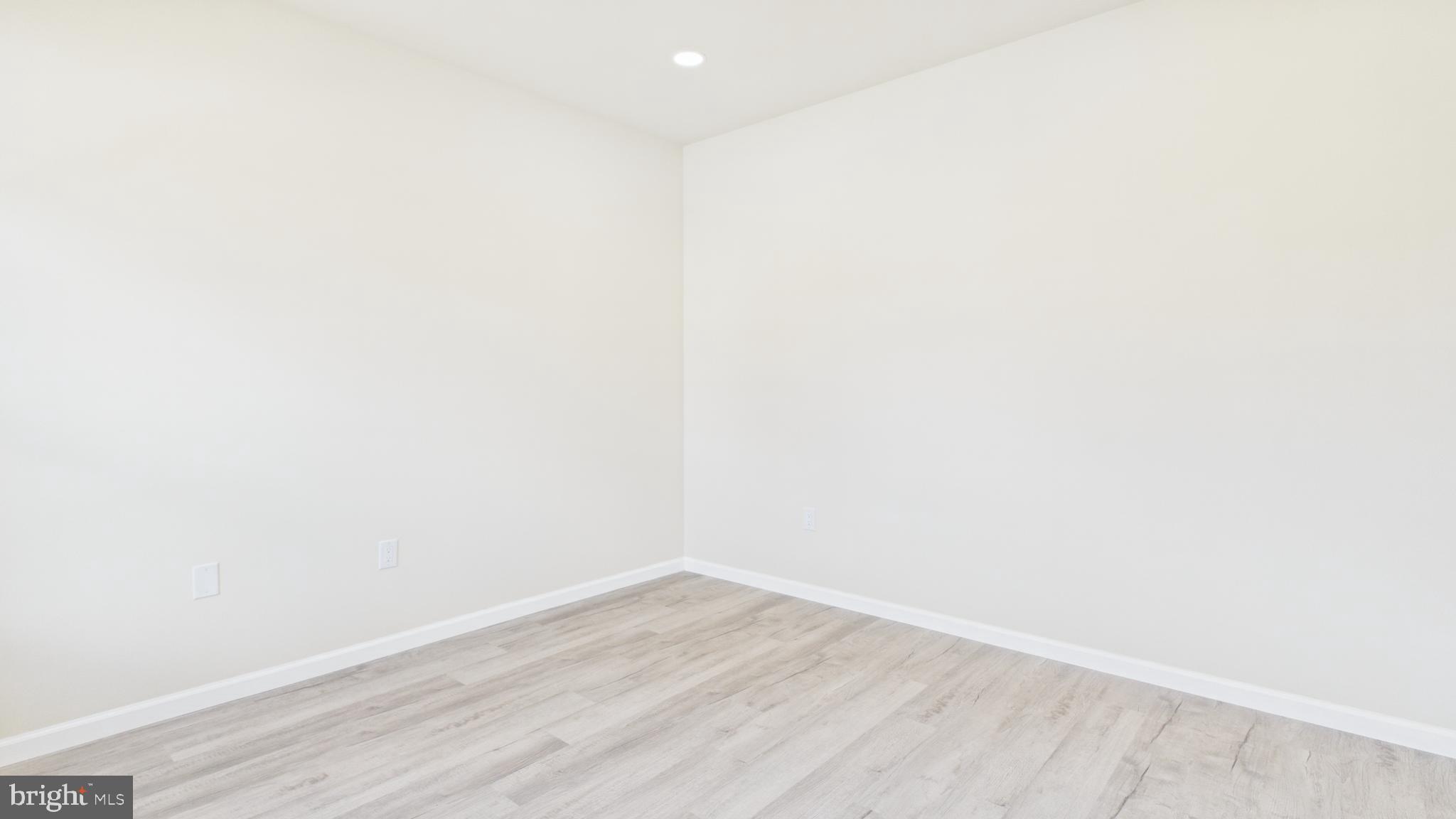 EDINBURG SQUARE - Residential