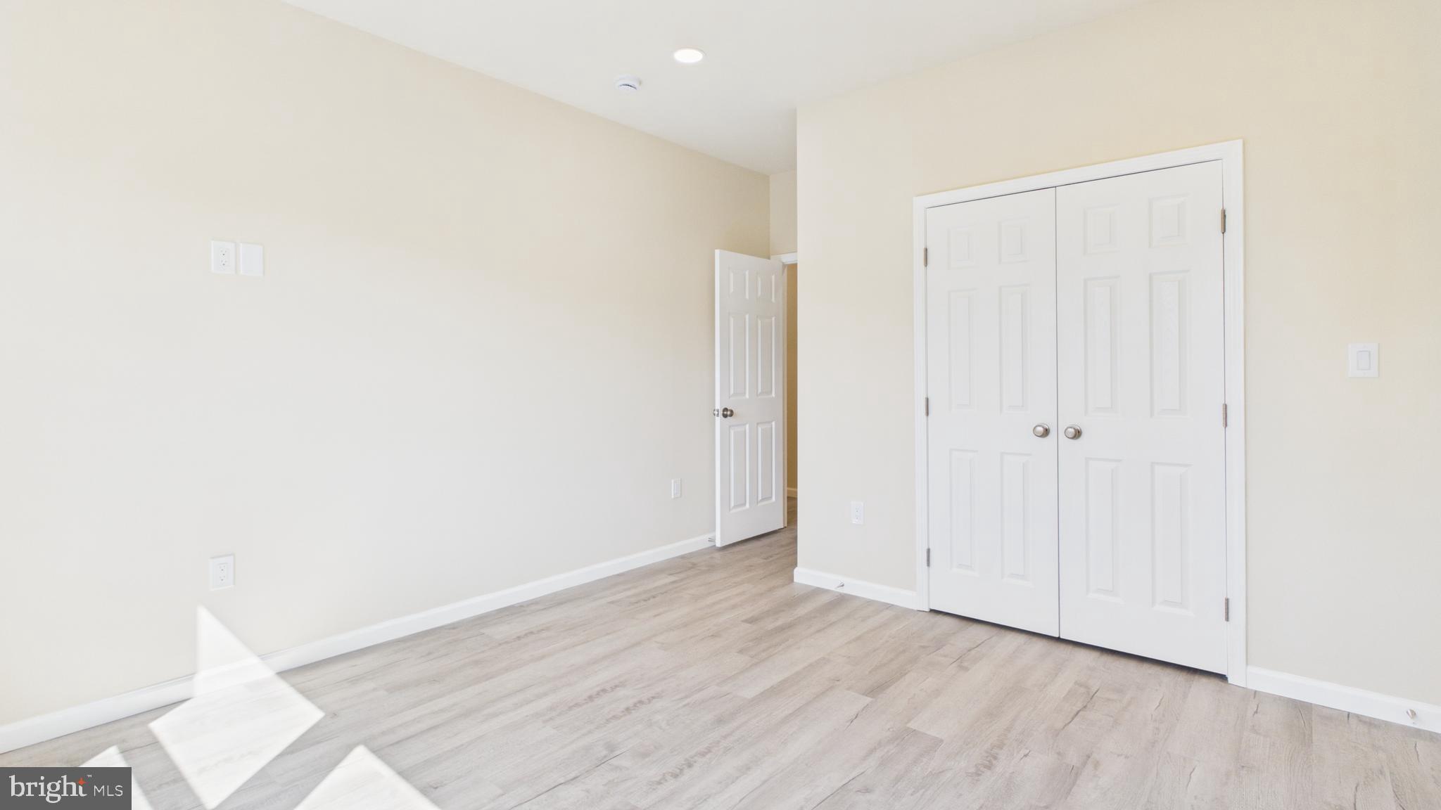 EDINBURG SQUARE - Residential