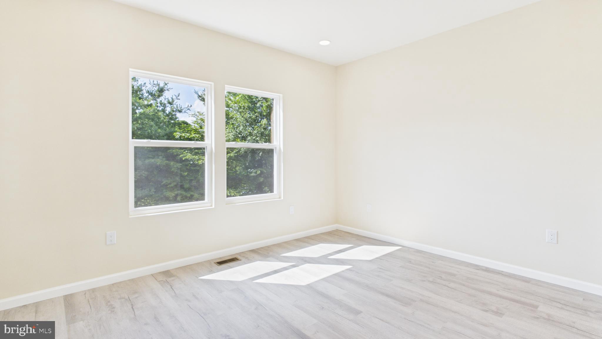 EDINBURG SQUARE - Residential