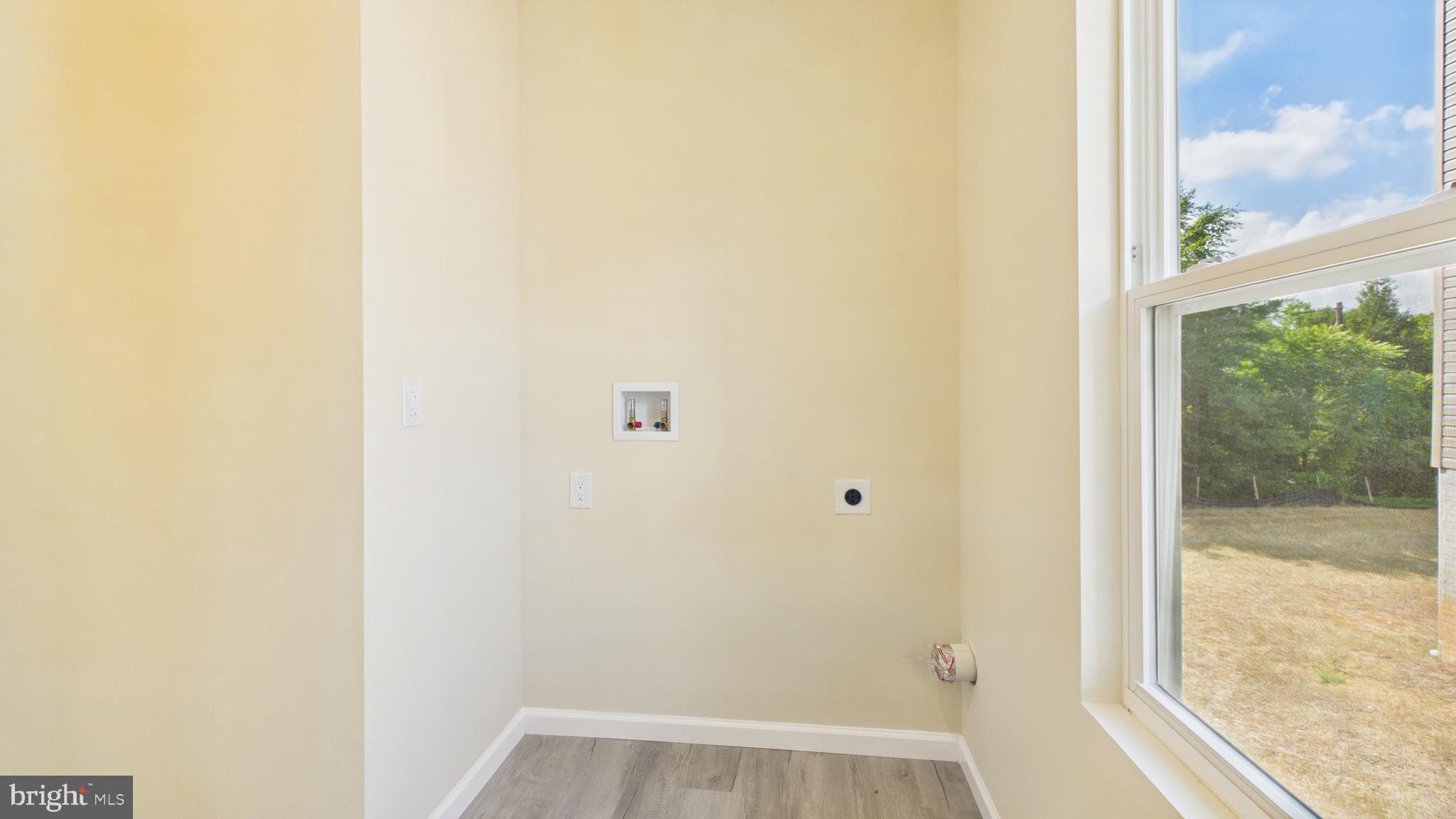 EDINBURG SQUARE - Residential