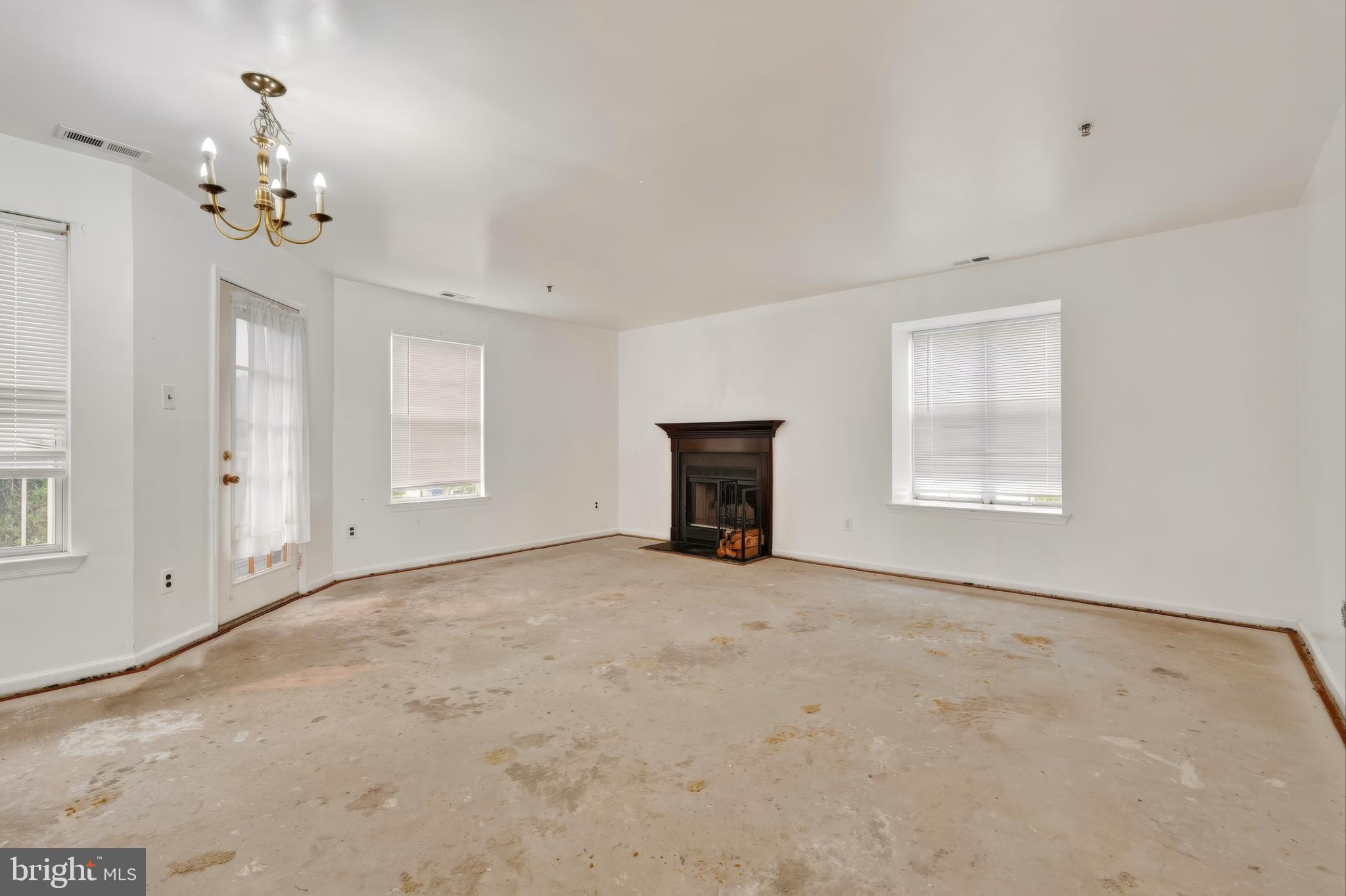 ASHTON CONDO - Residential
