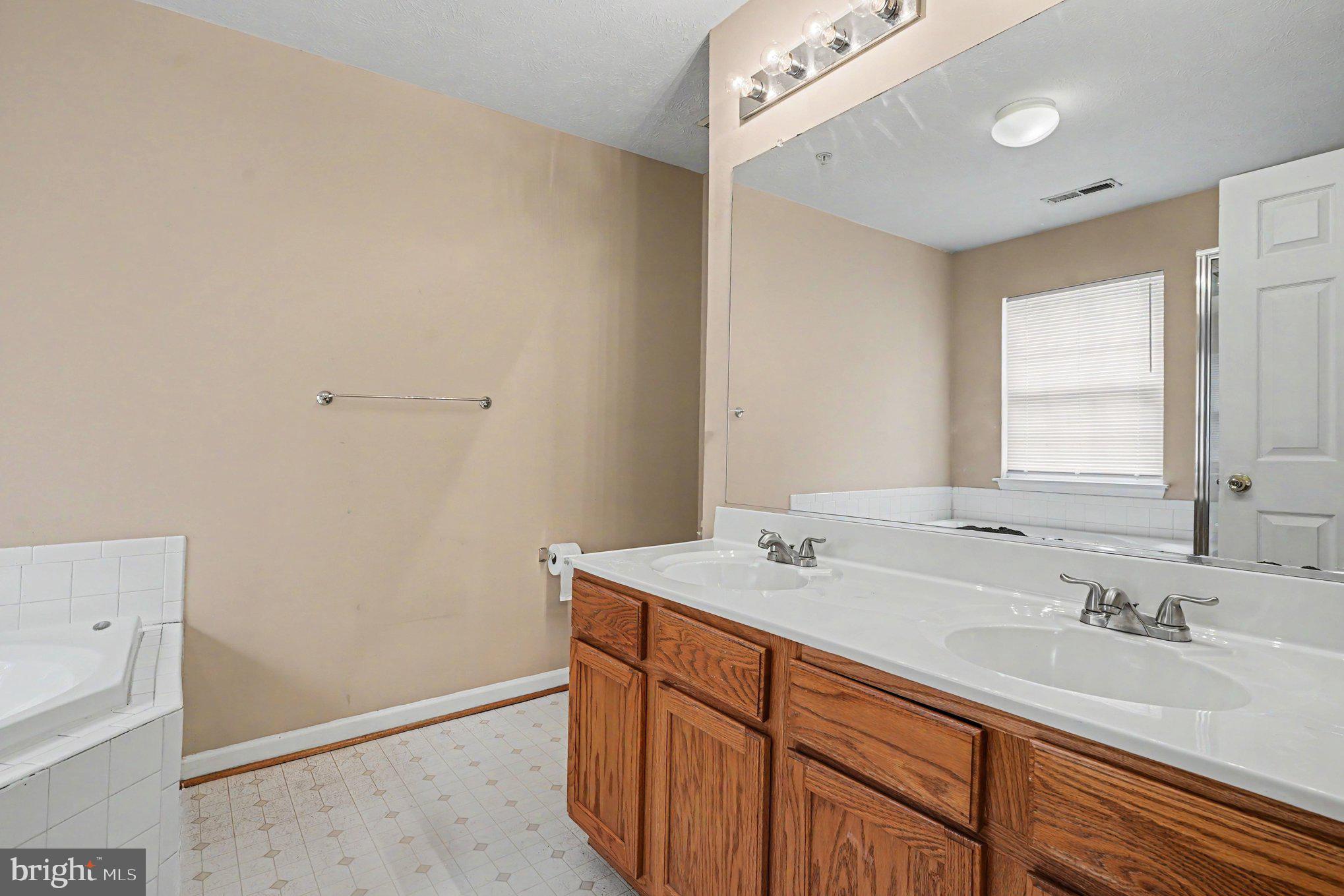 SENECA POINTE - Residential
