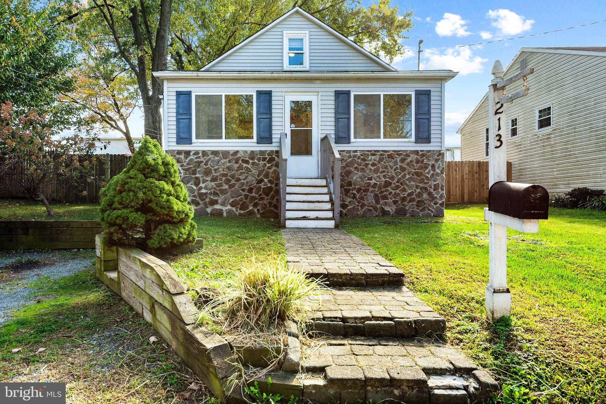 Cape Cod features an open floor plan with two bedrooms, one full bath, a den, a front porch,  and a fenced backyard. This property is conveniently located near shopping centers, restaurants, public schools, and commuter highways. This home is perfect for either an owner-occupant or an investor. Contact your agent and schedule an appointment to view this property.