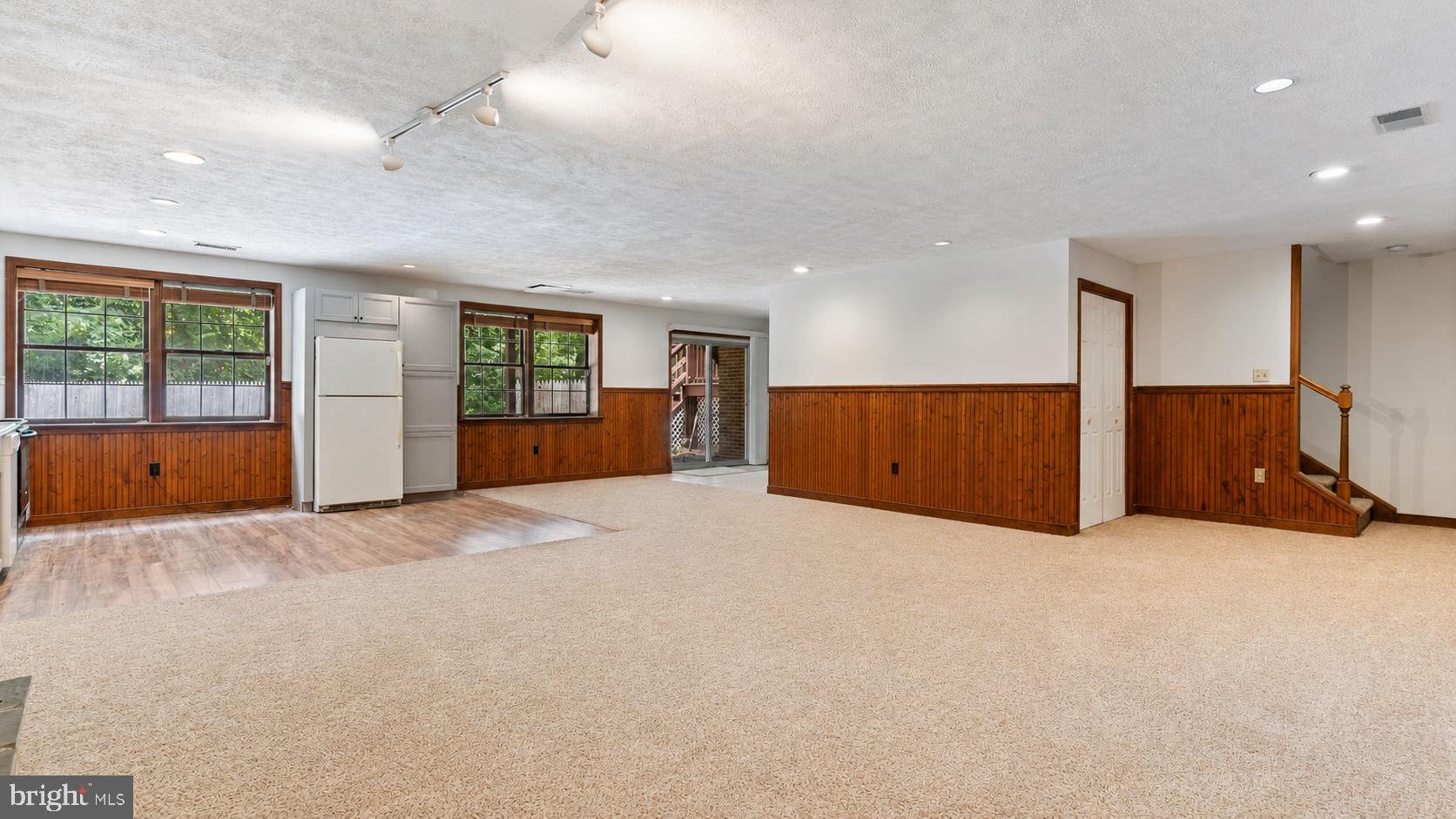 HUNTING CREEK WOODS - Residential