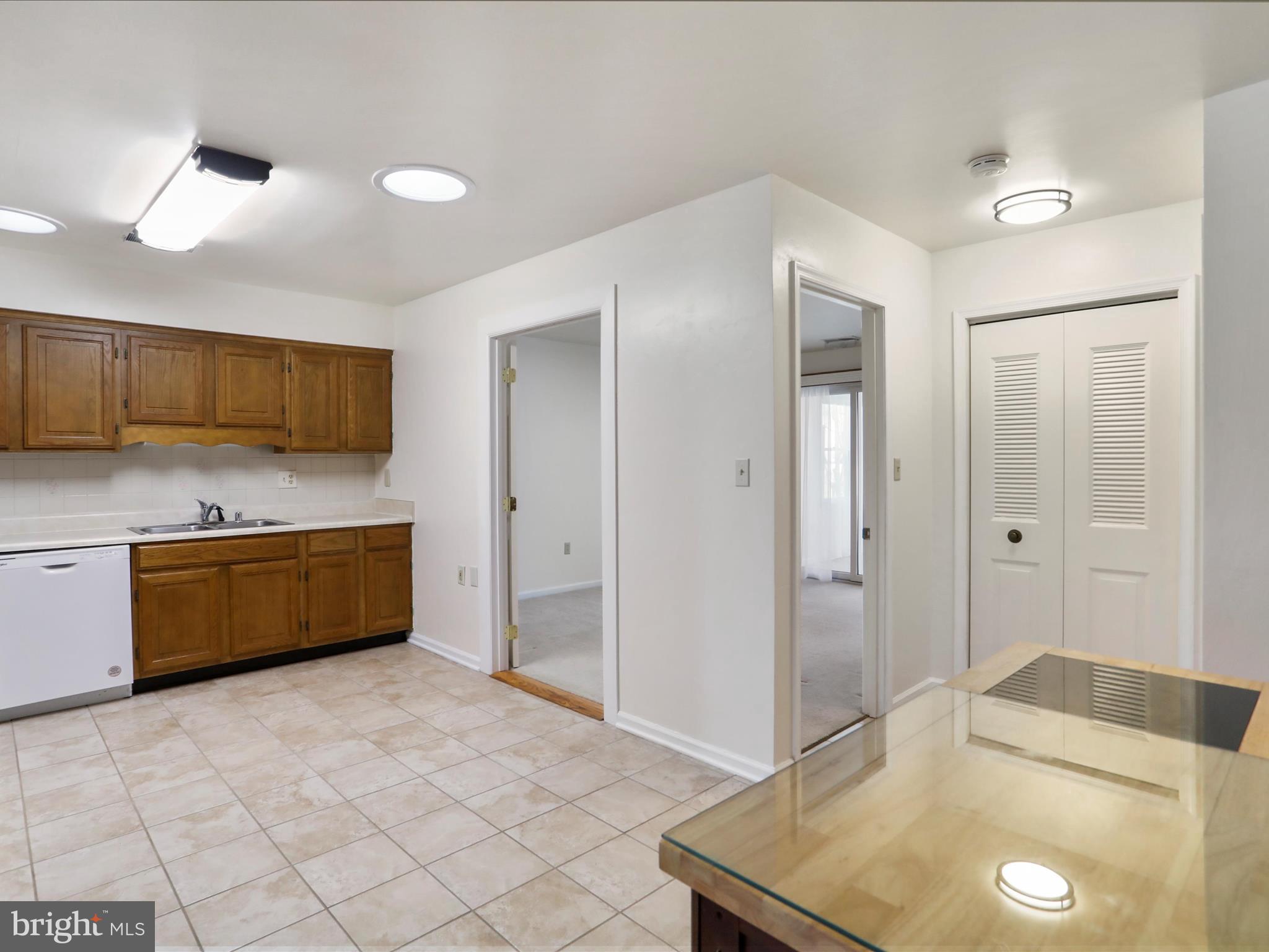 TOWNE OAK VILLAGE - Residential