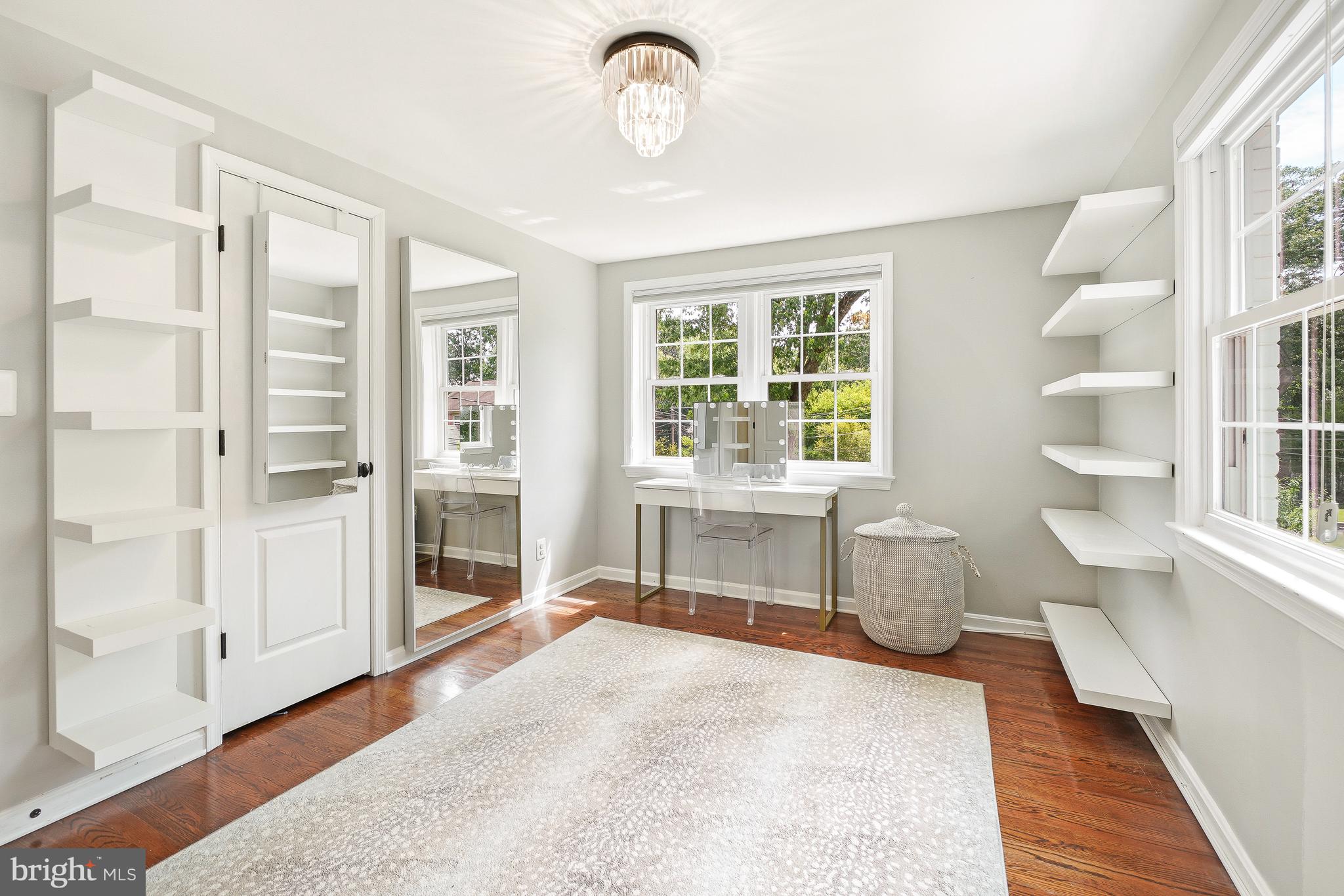 MONTGOMERY SQUARE - Residential
