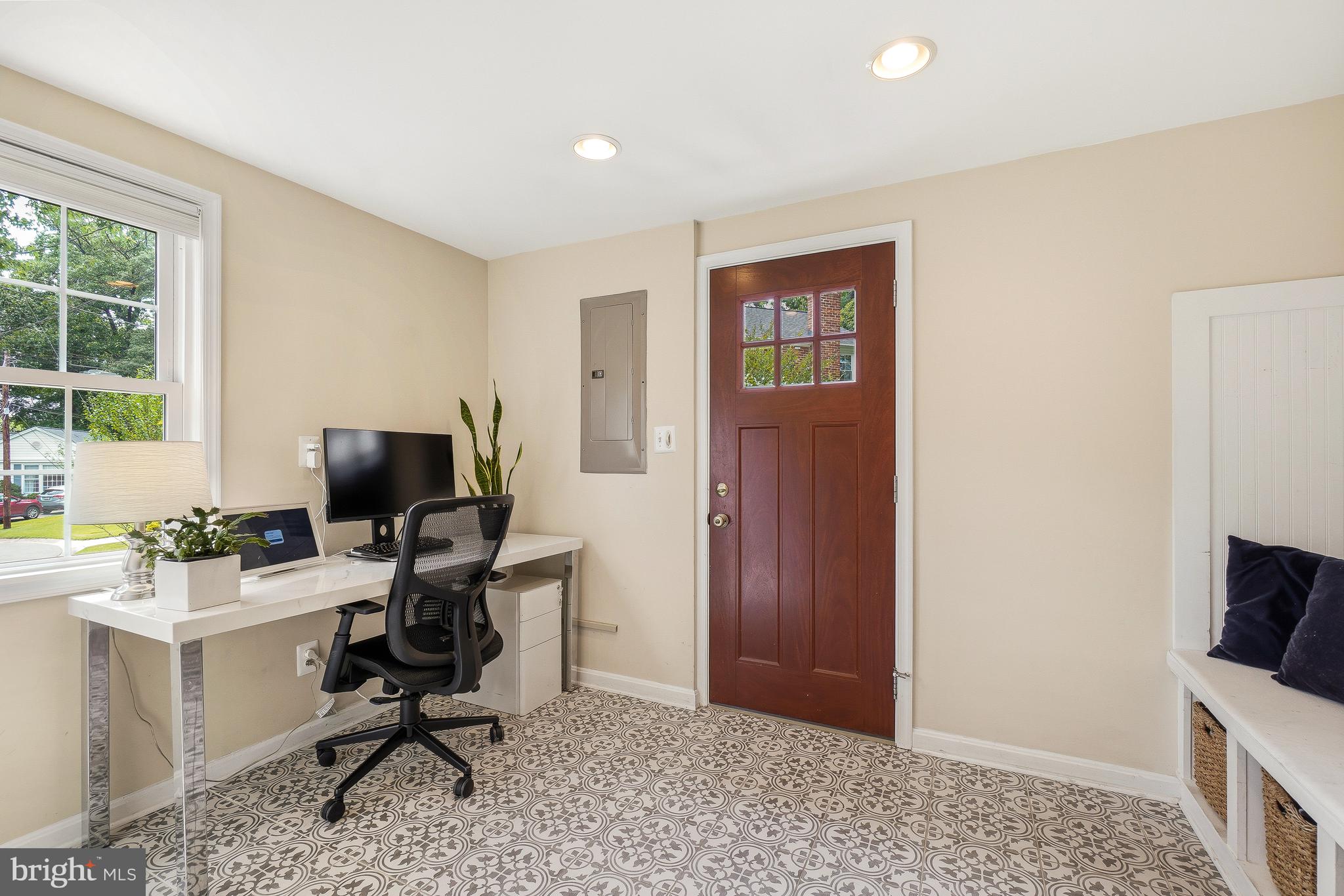 MONTGOMERY SQUARE - Residential