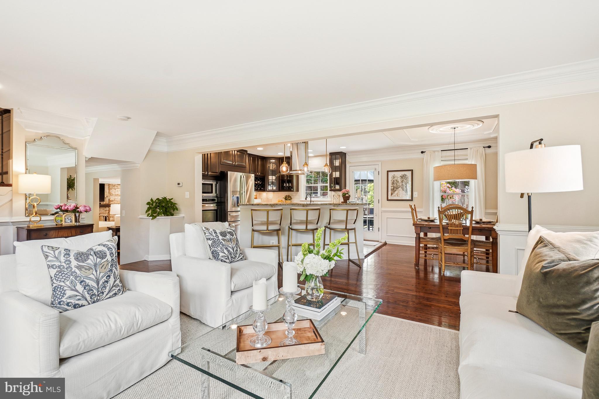 MONTGOMERY SQUARE - Residential