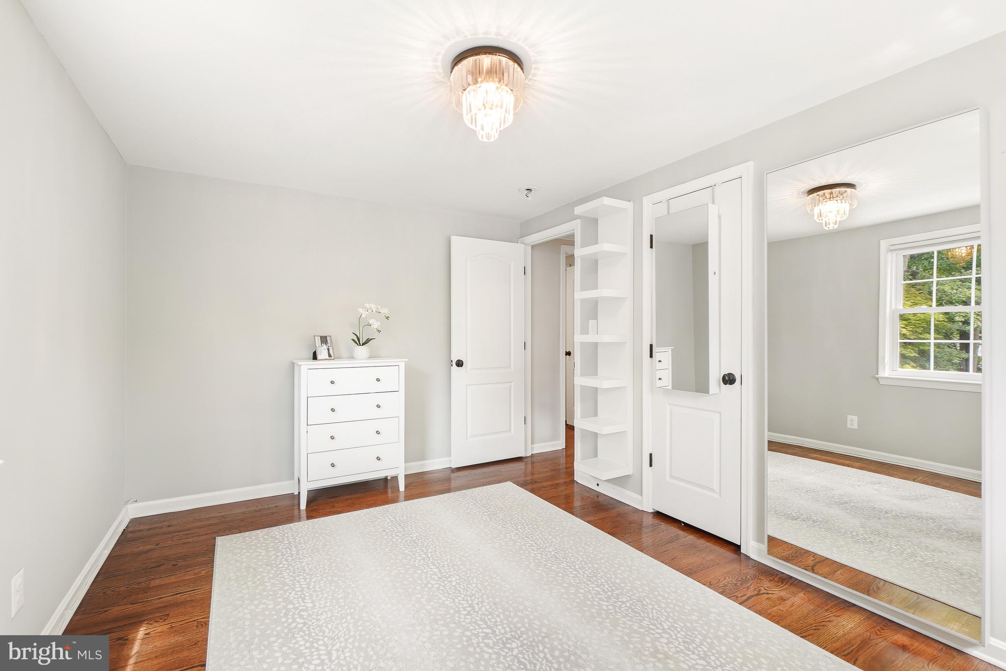 MONTGOMERY SQUARE - Residential