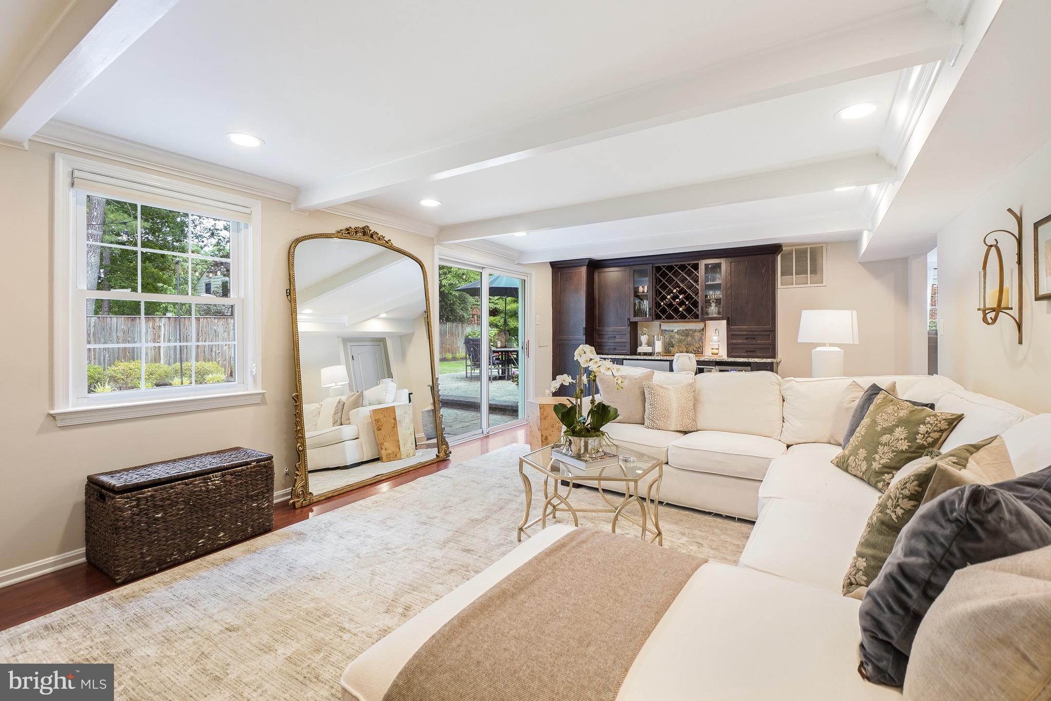 MONTGOMERY SQUARE - Residential