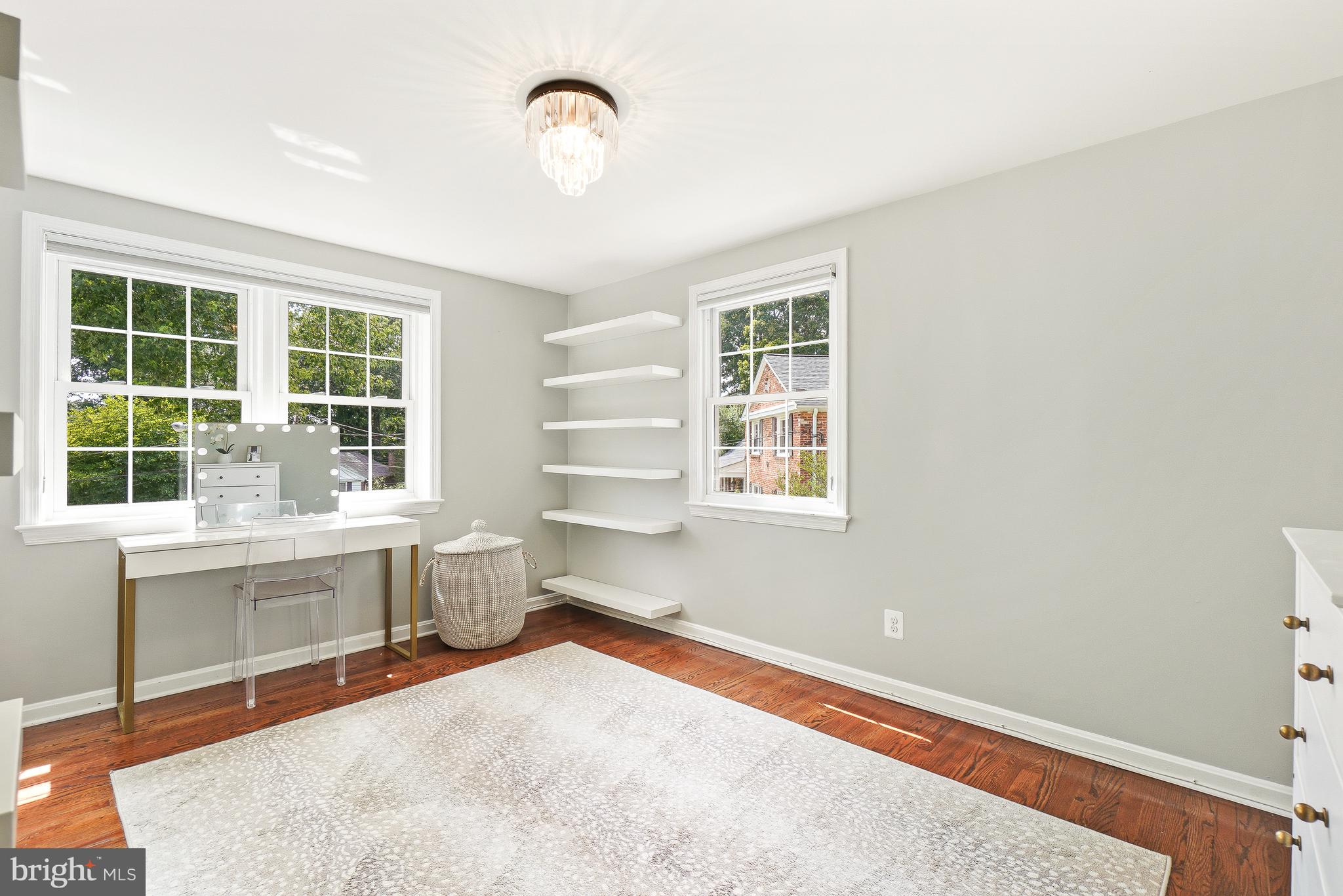 MONTGOMERY SQUARE - Residential