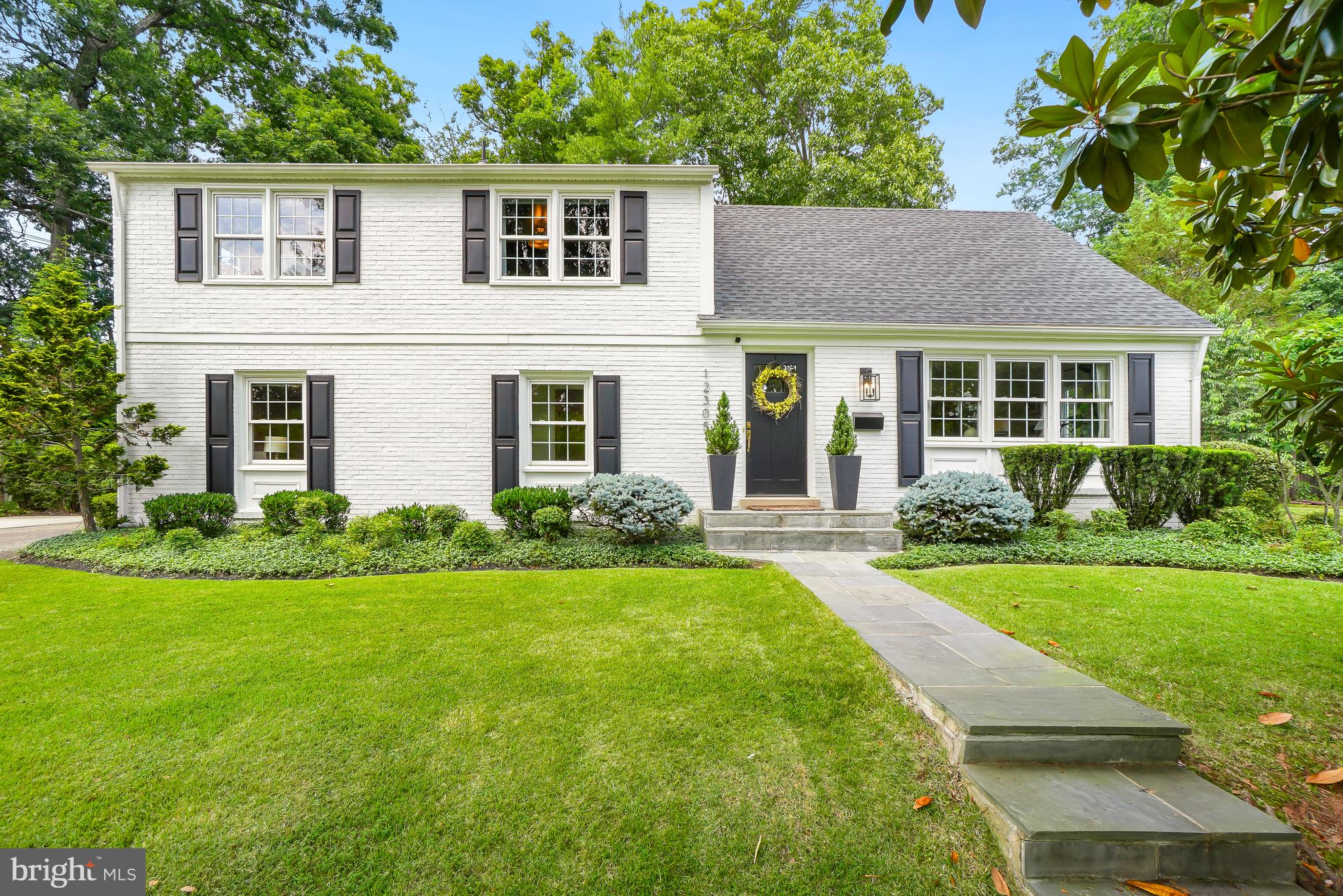 MONTGOMERY SQUARE - Residential