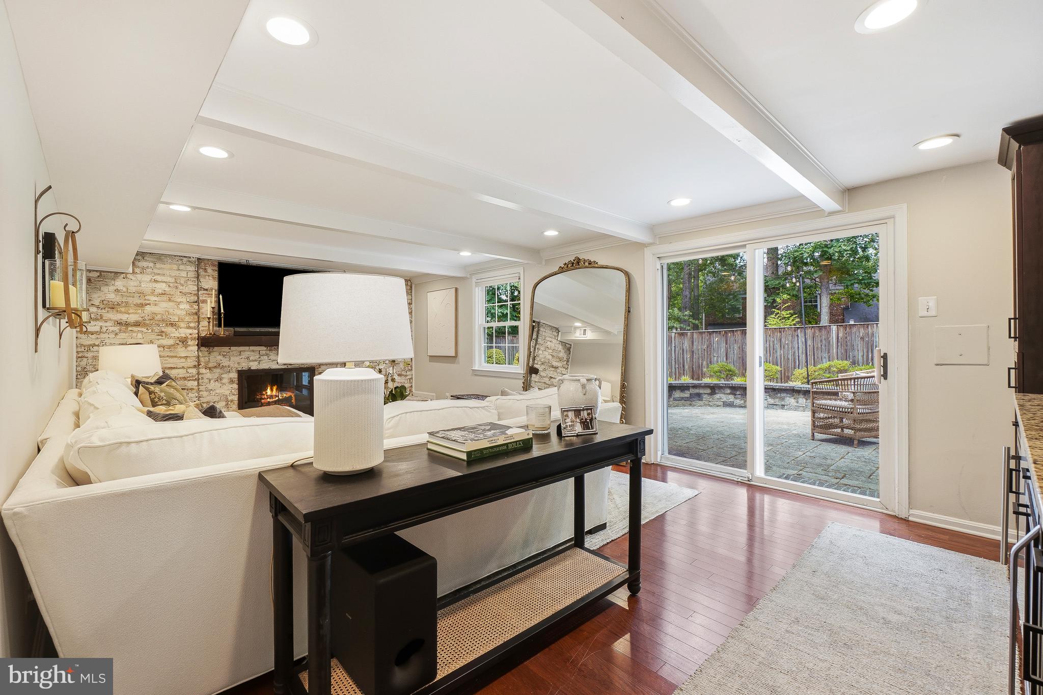 MONTGOMERY SQUARE - Residential