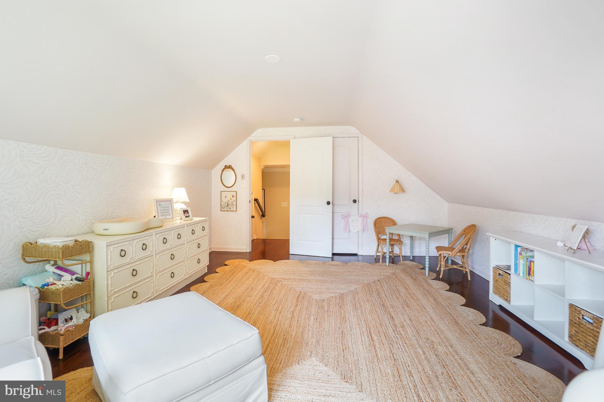 MONTGOMERY SQUARE - Residential