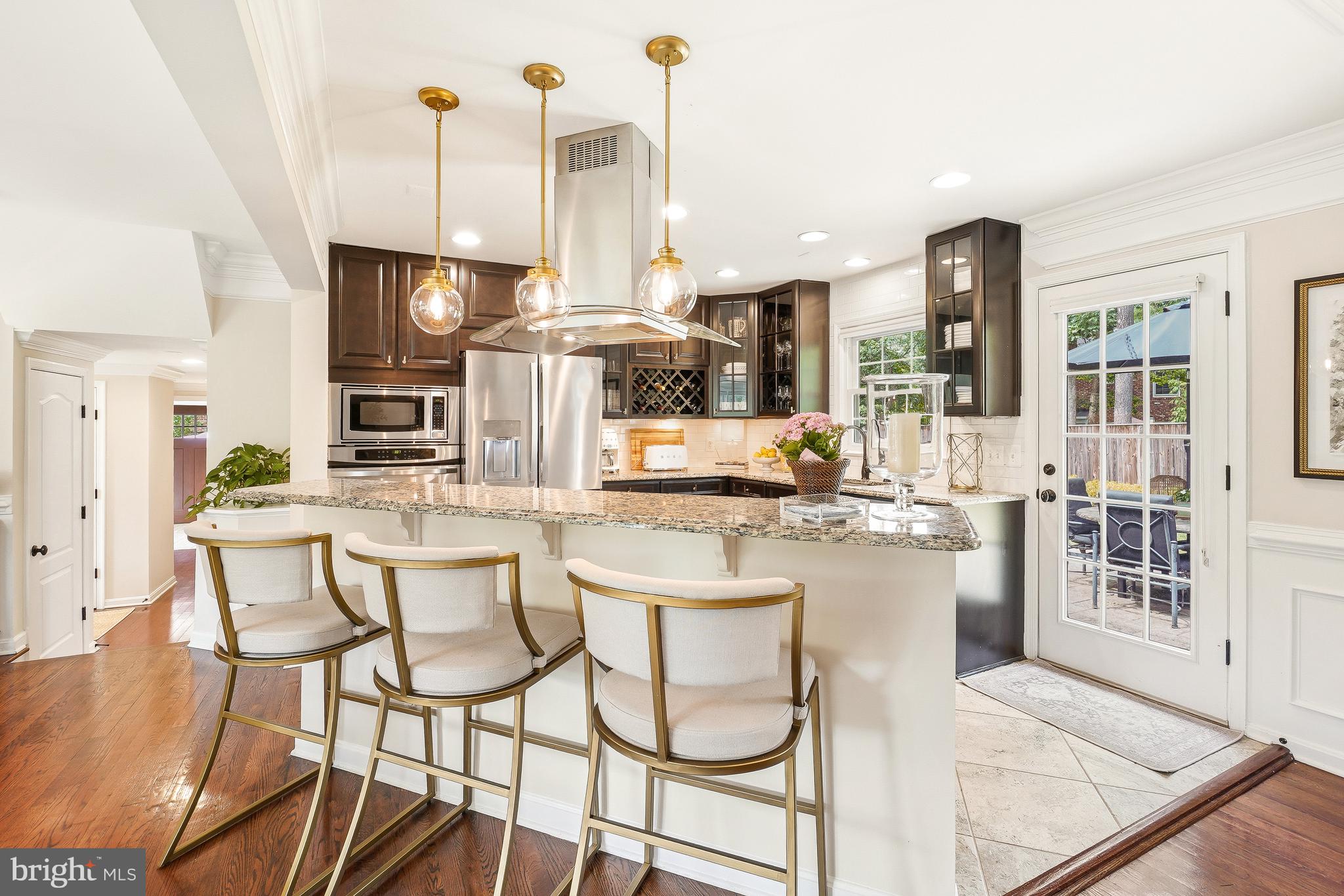 MONTGOMERY SQUARE - Residential