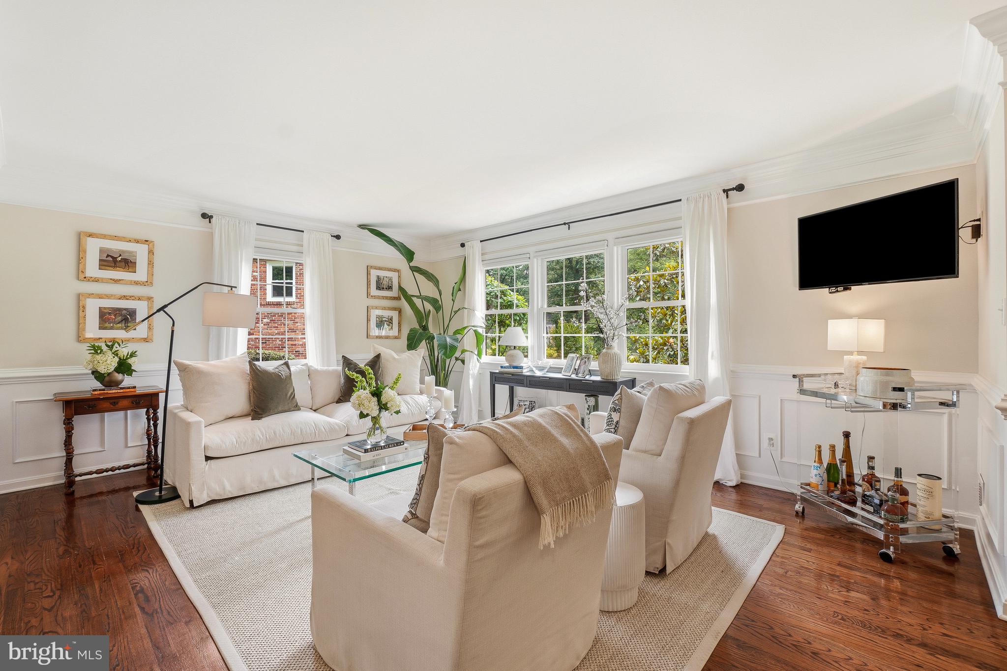 MONTGOMERY SQUARE - Residential