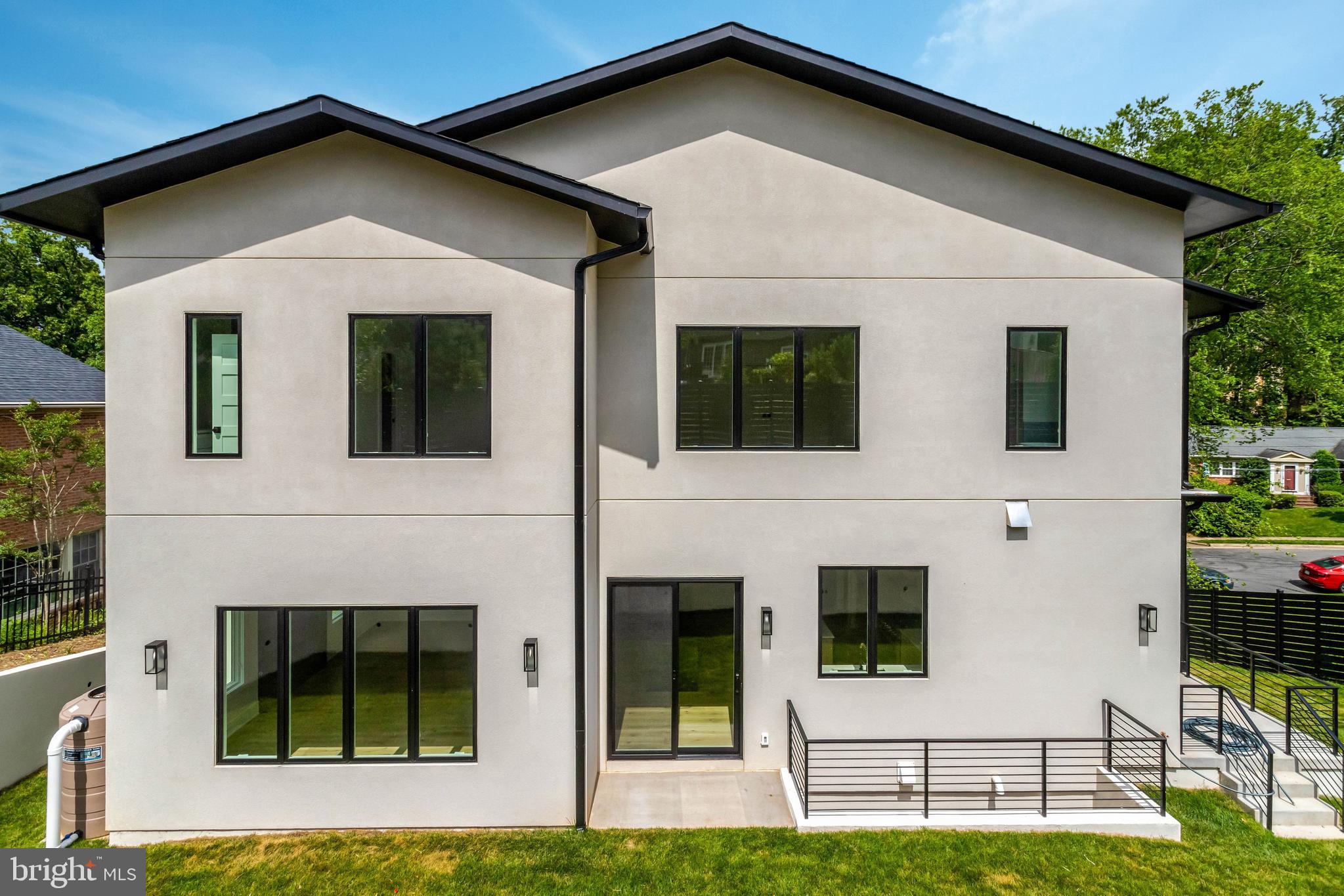 COUNTRY CLUB - Residential