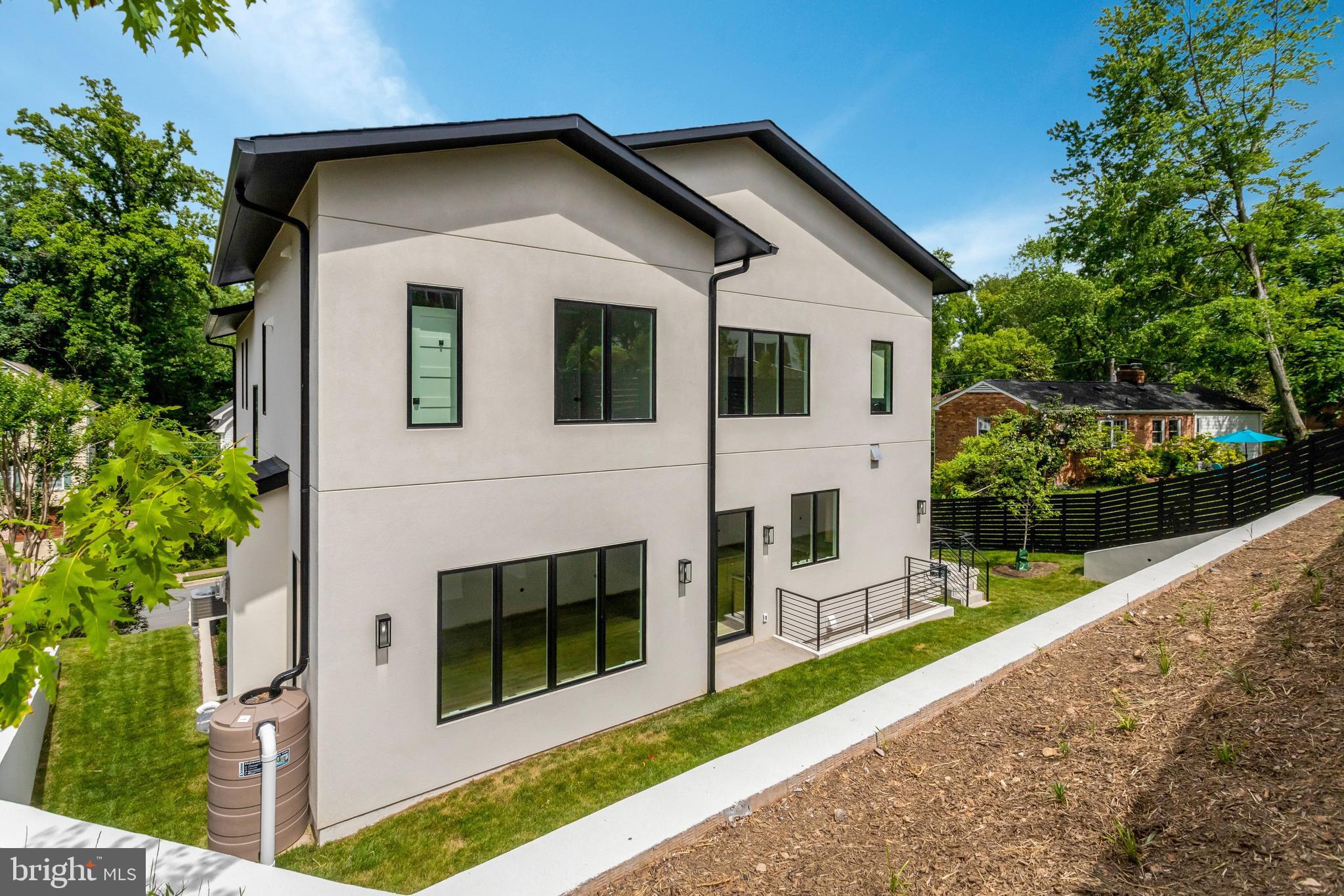COUNTRY CLUB - Residential