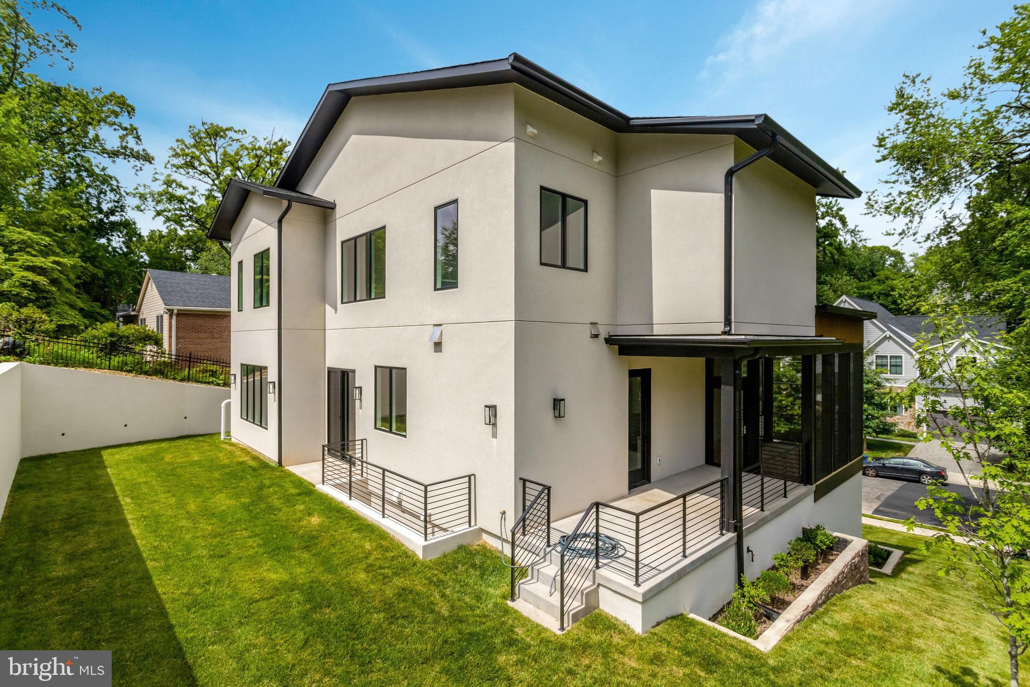 COUNTRY CLUB - Residential