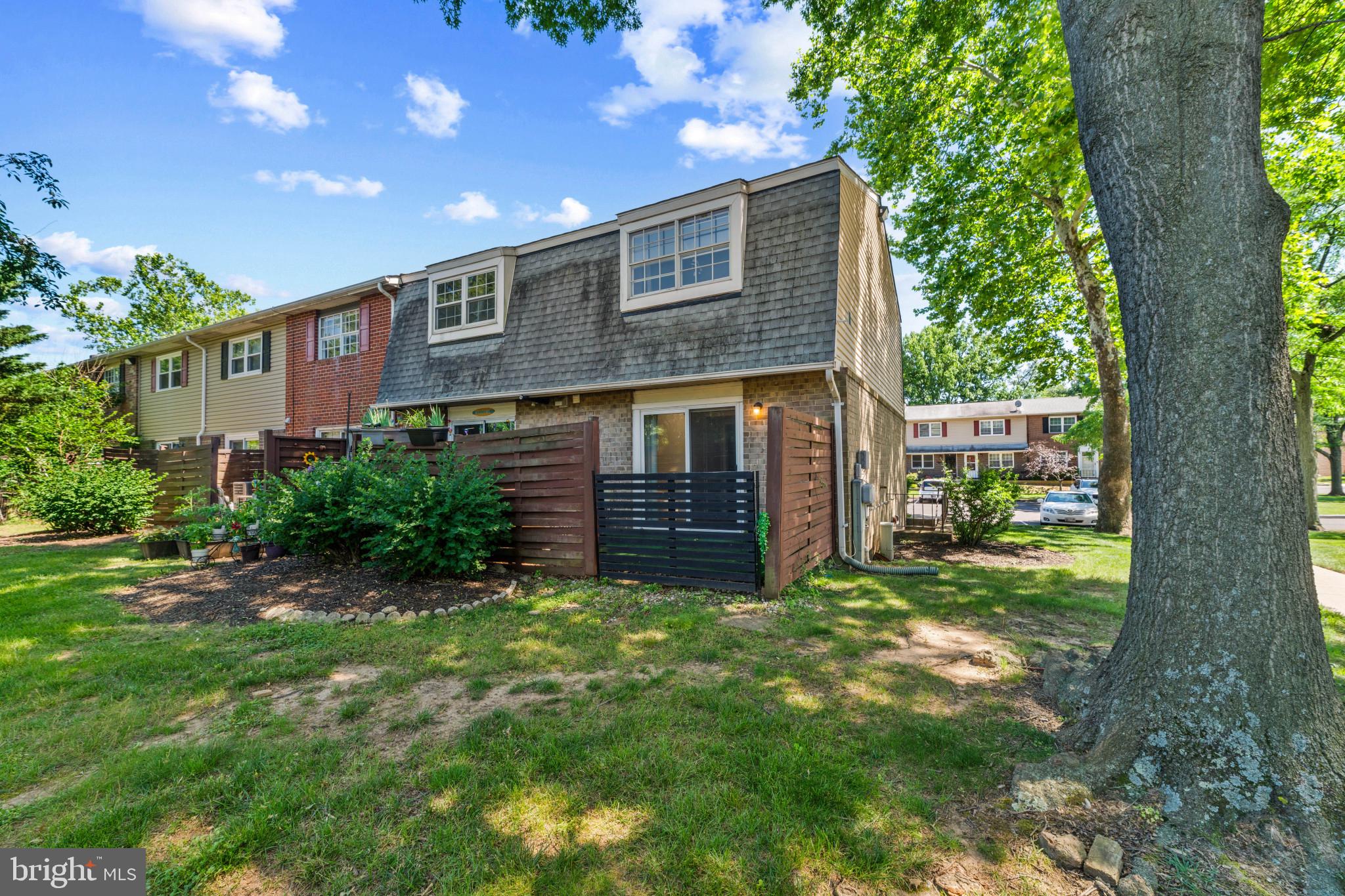 SUSSEX SQUARE CONDO - Residential