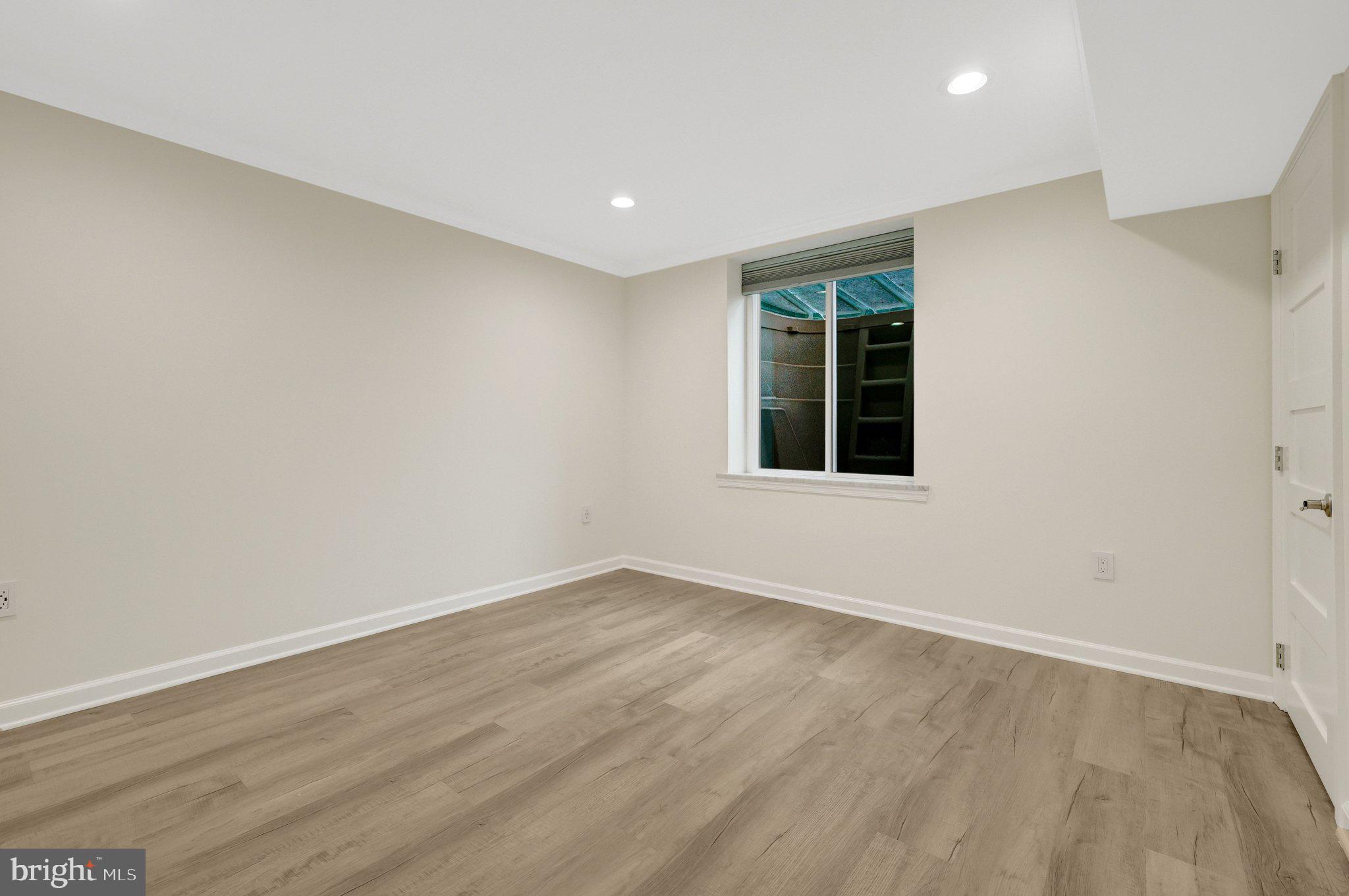 LINDSAY PARK - Residential