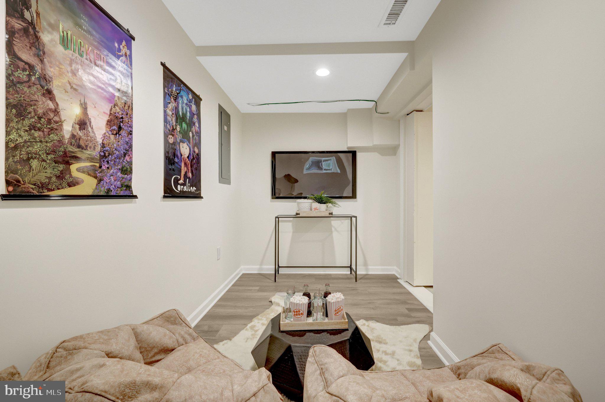 LINDSAY PARK - Residential