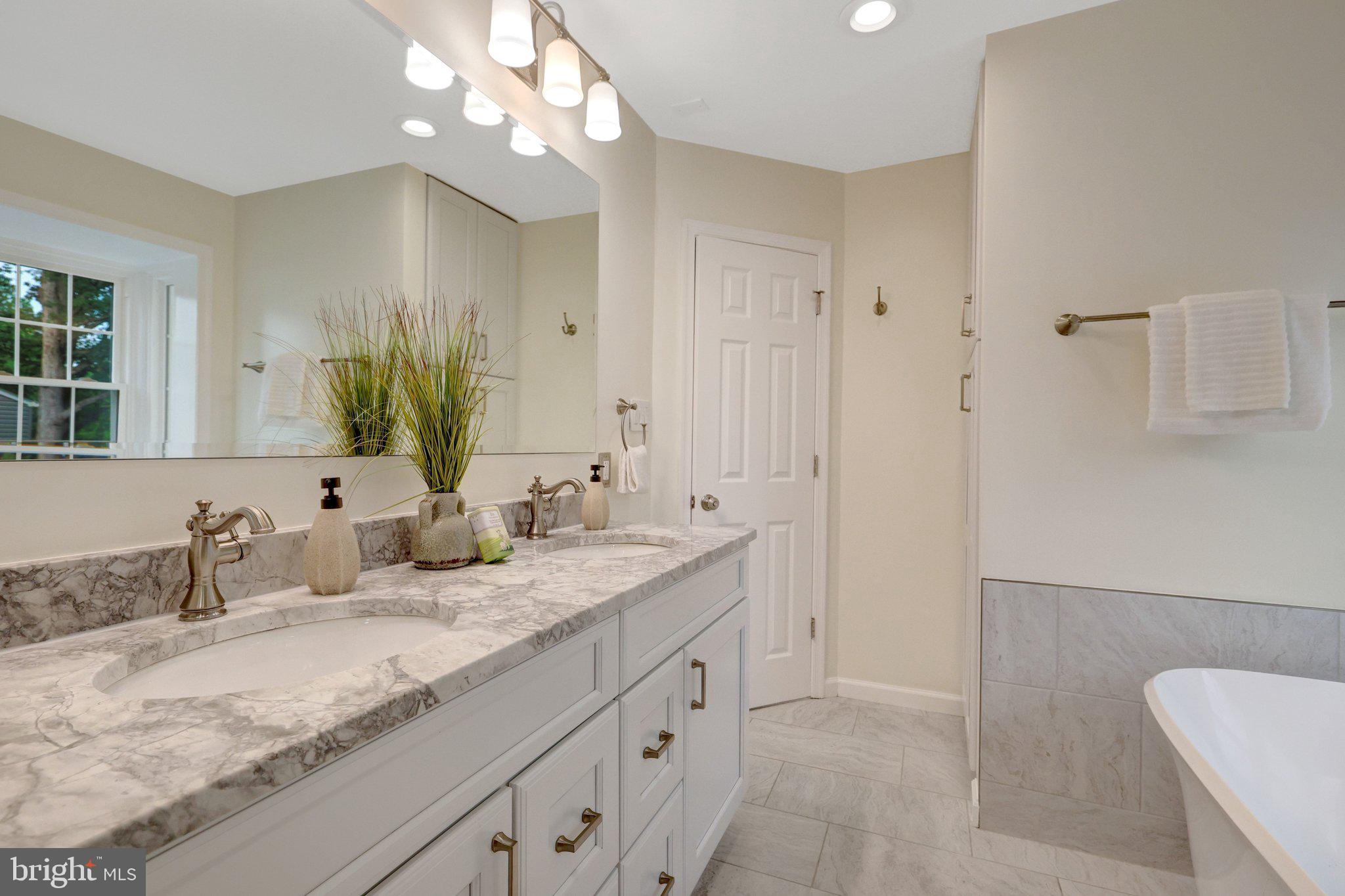 LINDSAY PARK - Residential