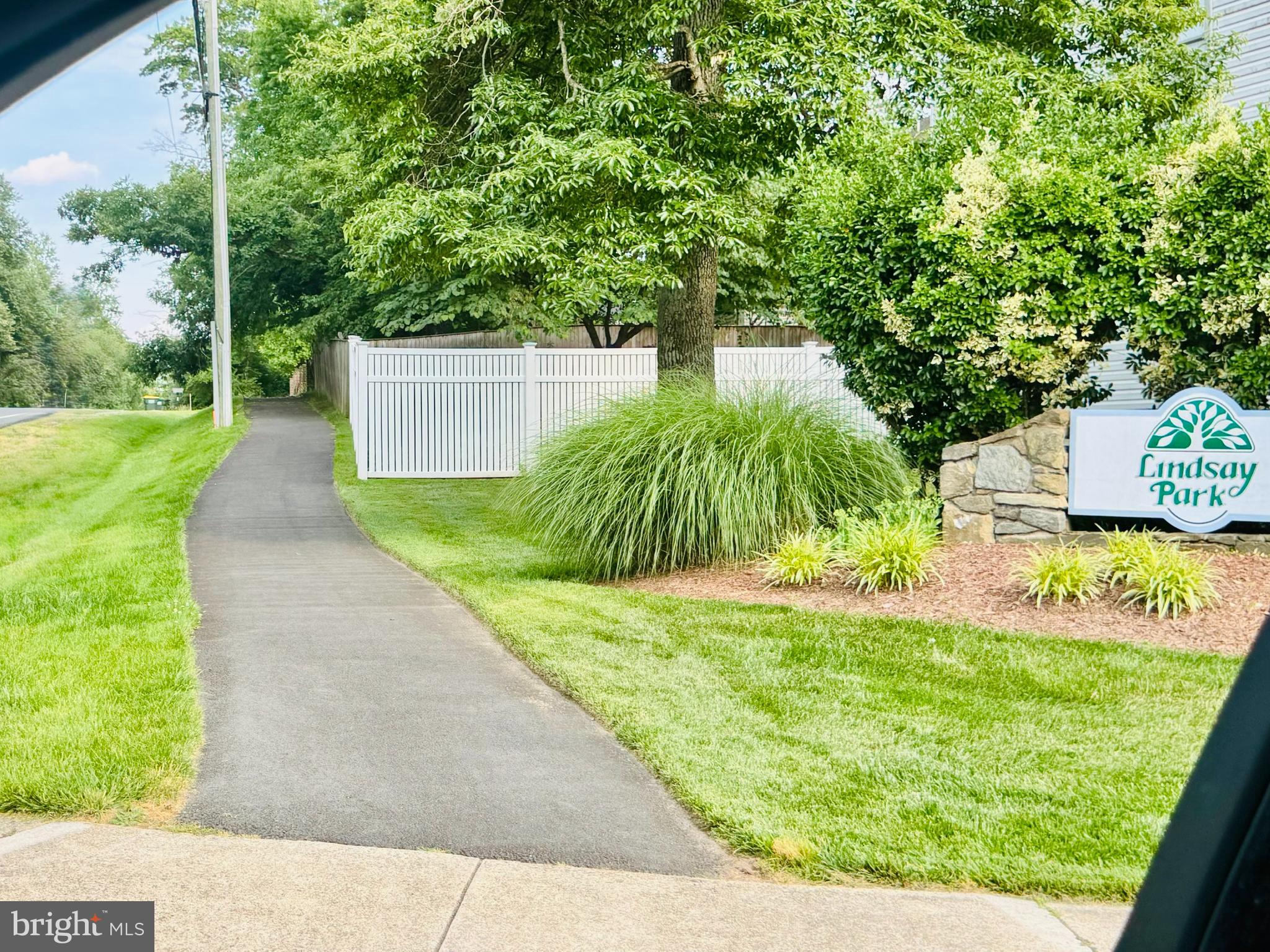 LINDSAY PARK - Residential