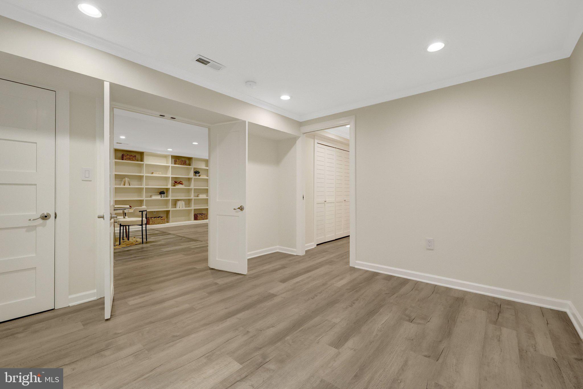 LINDSAY PARK - Residential