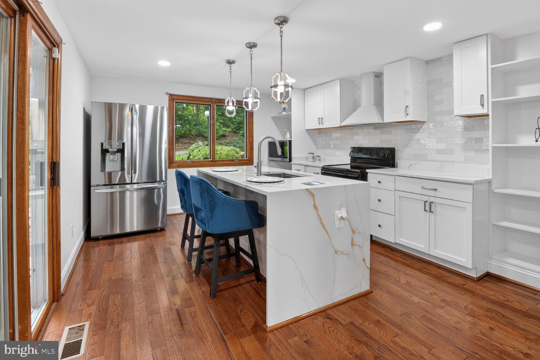 Beautifully updated townhome in the heart of Montgomery Village! This move-in-ready home offers bright and spacious living areas, generously sized bedrooms, and tasteful updates throughout. Enjoy access to Montgomery Village's exceptional amenities, including pools, parks, walking trails, tennis courts, and recreation centers. Conveniently located near shopping, dining, public transportation, I-270, and the ICC. A fantastic opportunity to own in one of Montgomery County's most sought-after communities. Schedule your showing today!