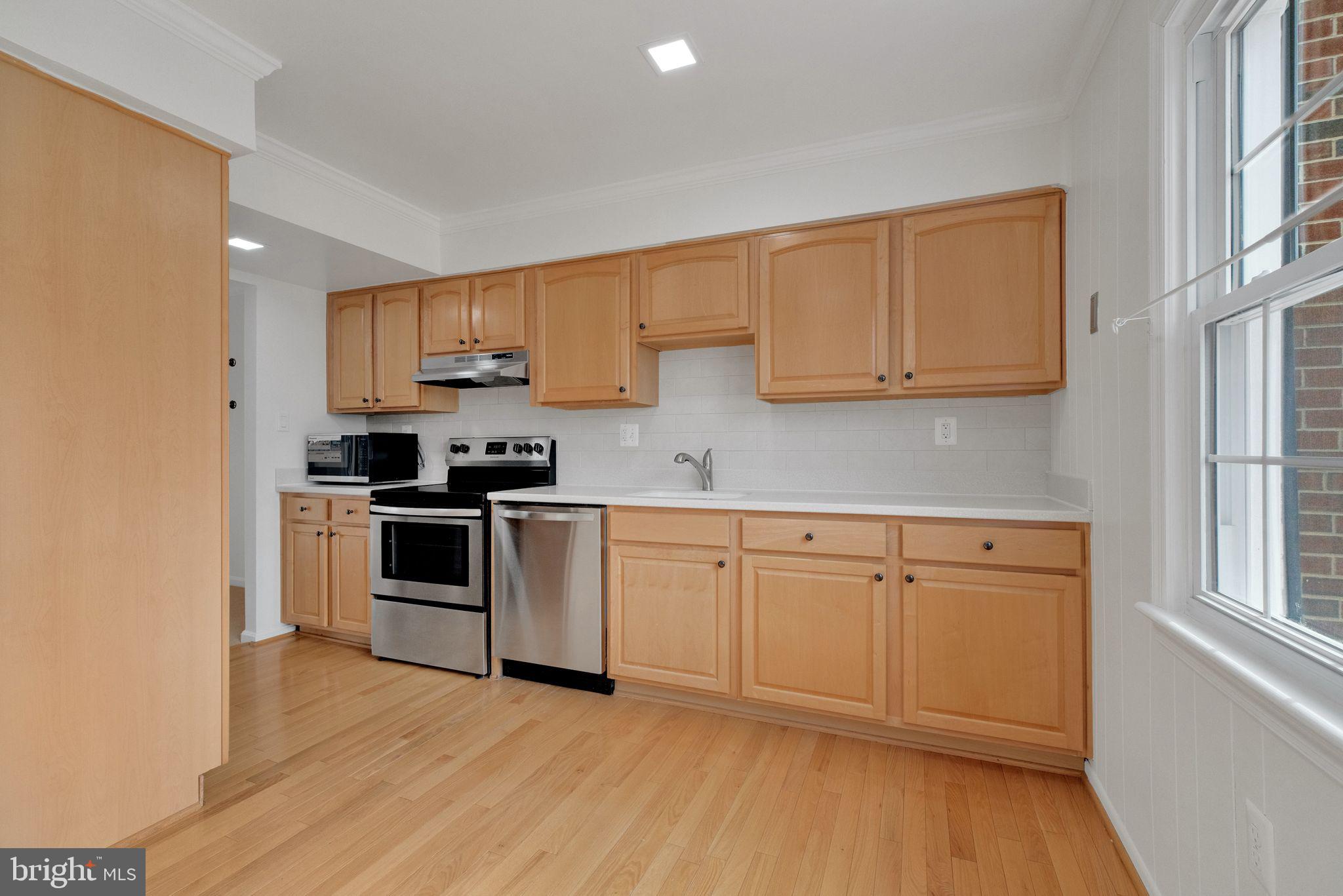 BURKE STATION SQUARE - Residential Lease