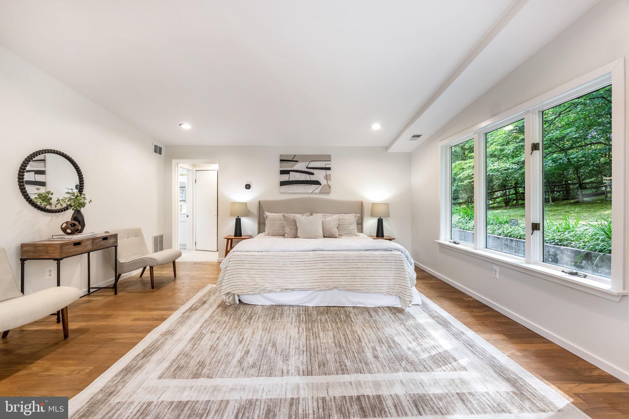 LAKE BARCROFT - Residential