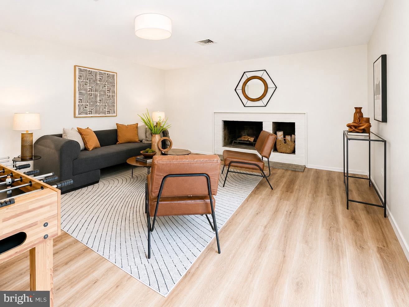 LAKE BARCROFT - Residential