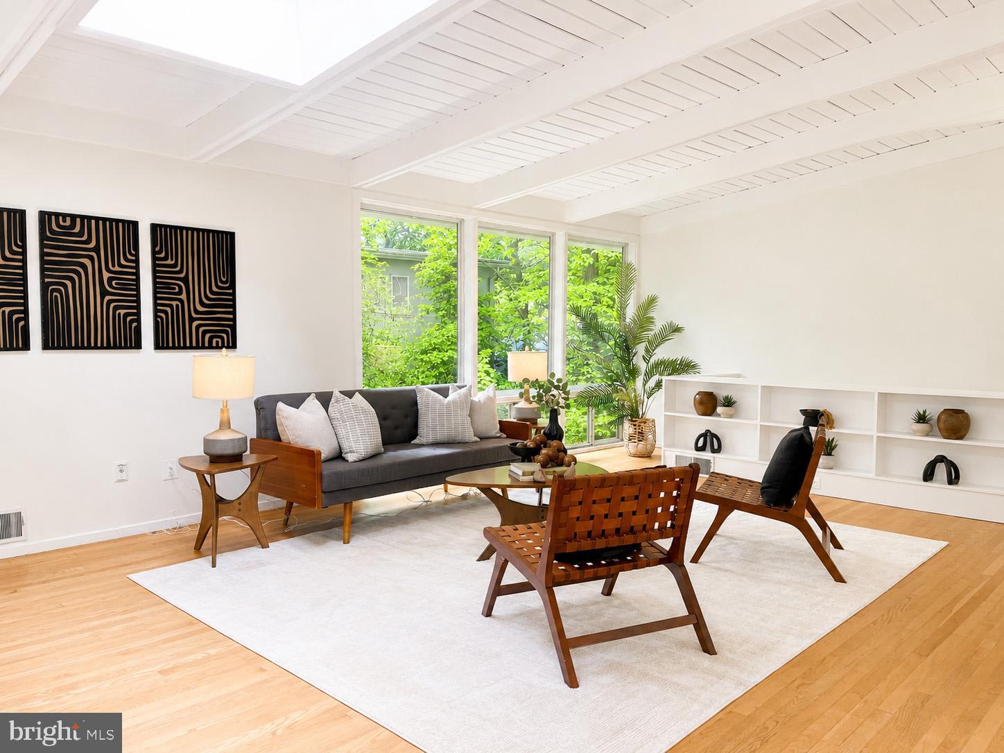 LAKE BARCROFT - Residential