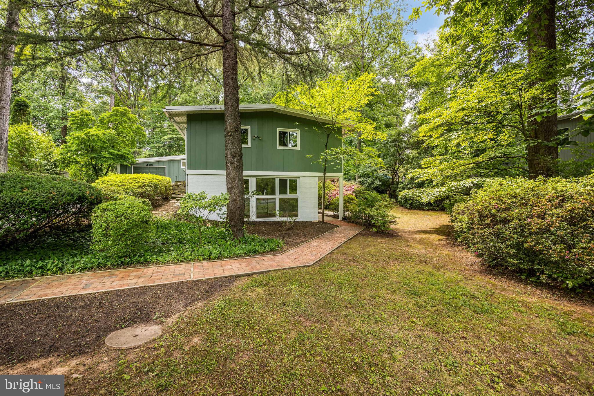 LAKE BARCROFT - Residential