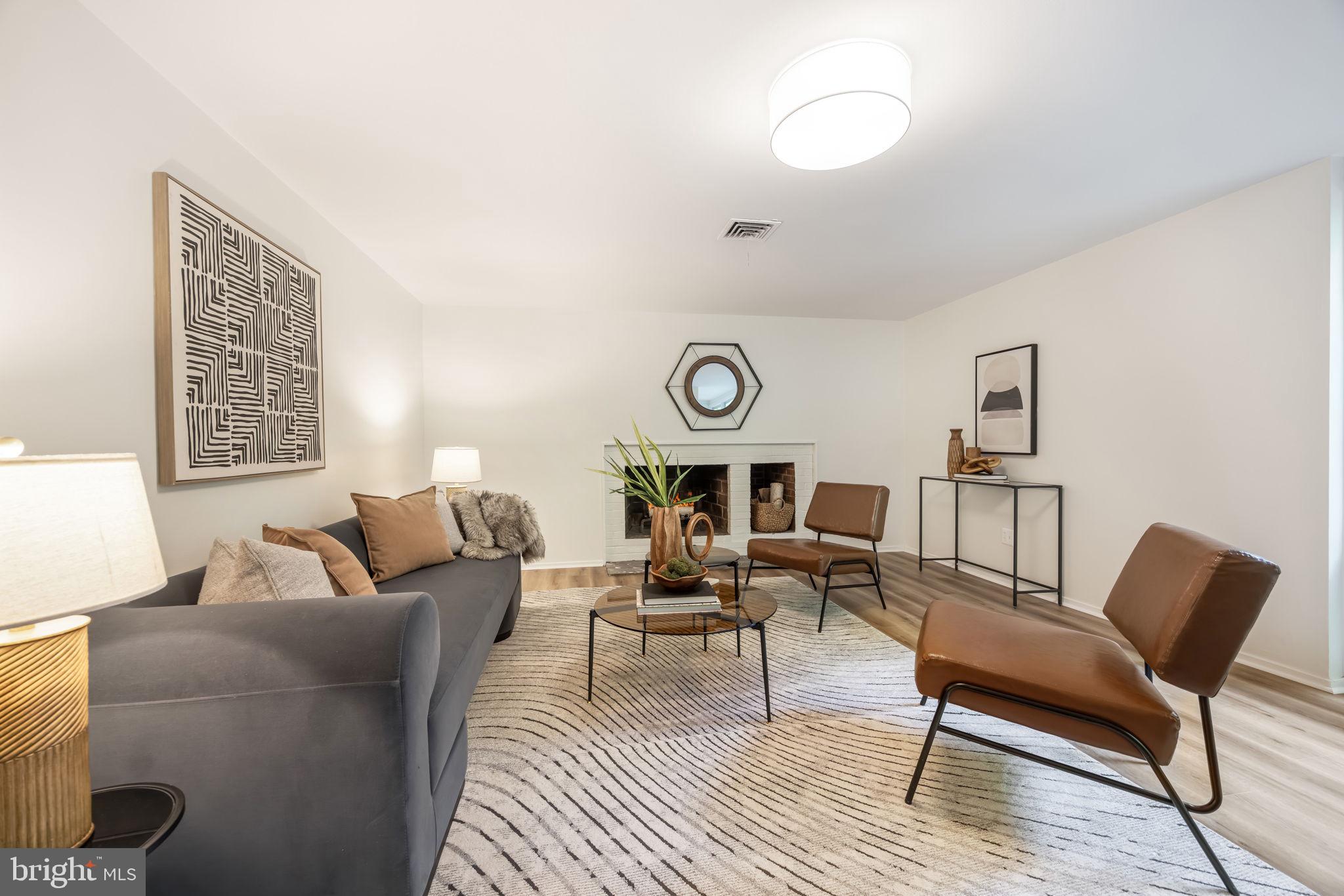 LAKE BARCROFT - Residential