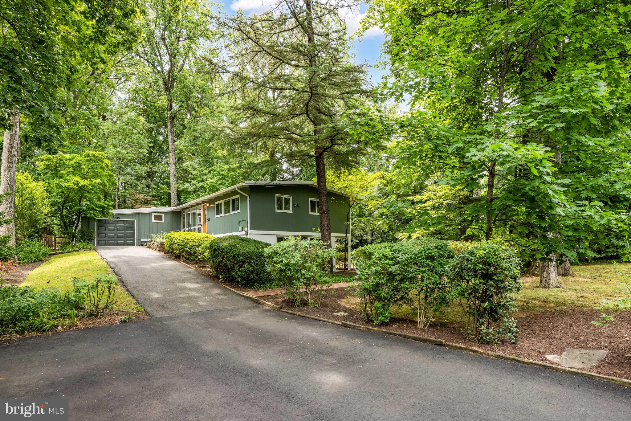 LAKE BARCROFT - Residential